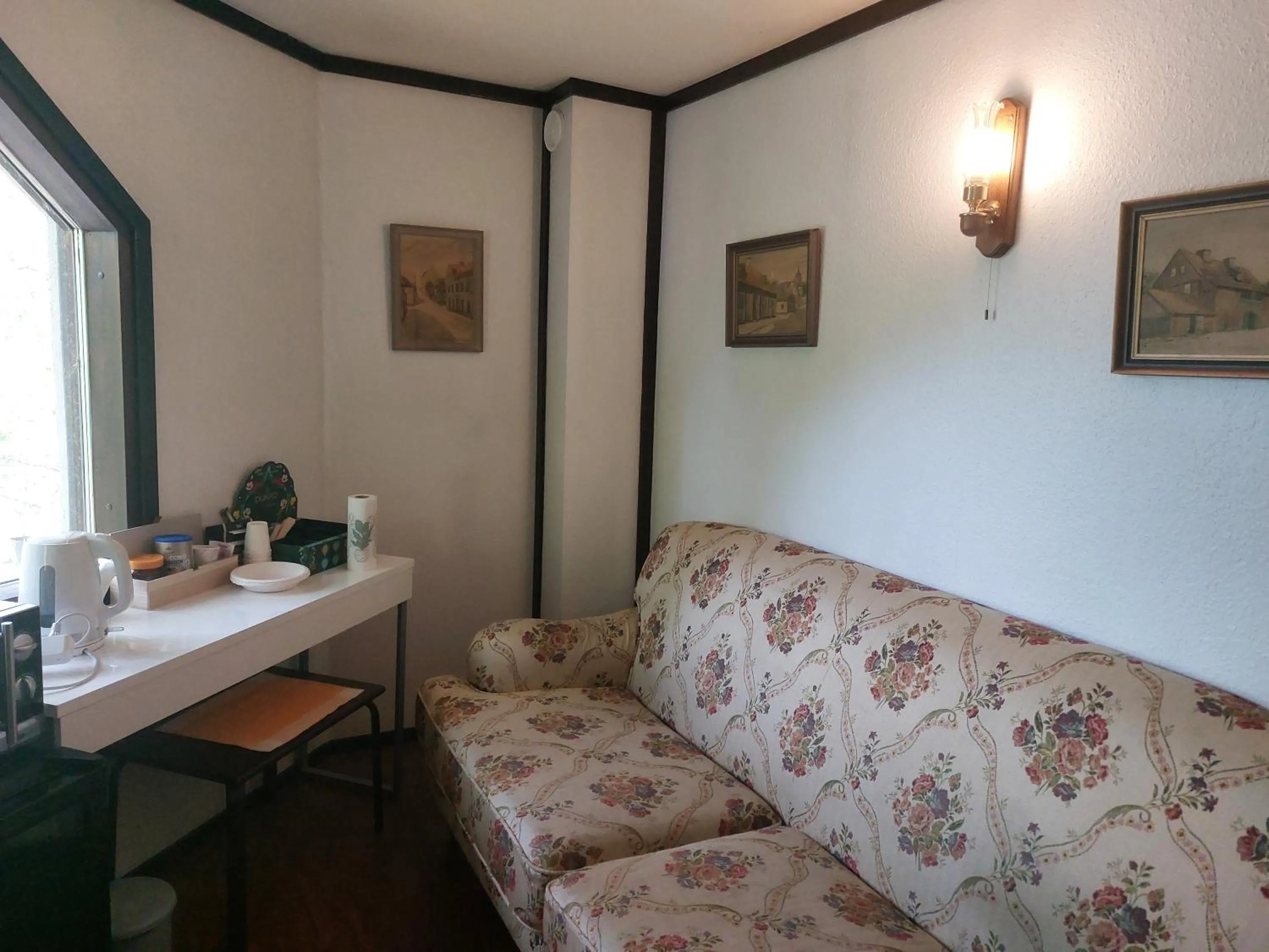 Lobby or reception in Cronin's Guesthouse Bed & Breakfast