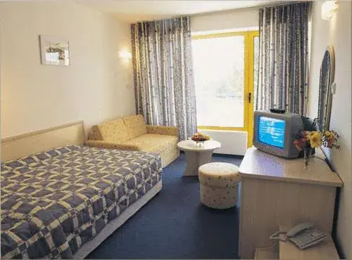 Twin Room with Balcony (2 Adults) in Continental Park Hotel Twin Room with Balcony (2 Adults) in Continental Park Hotel
