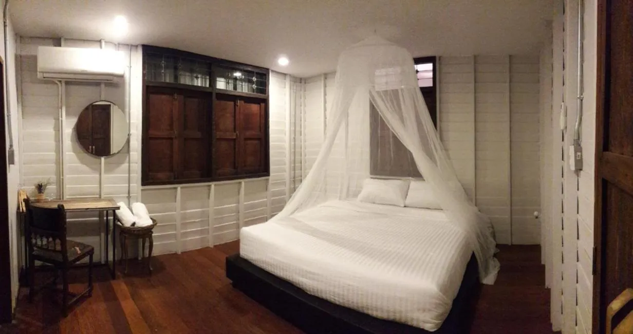 Bed in The Good Days