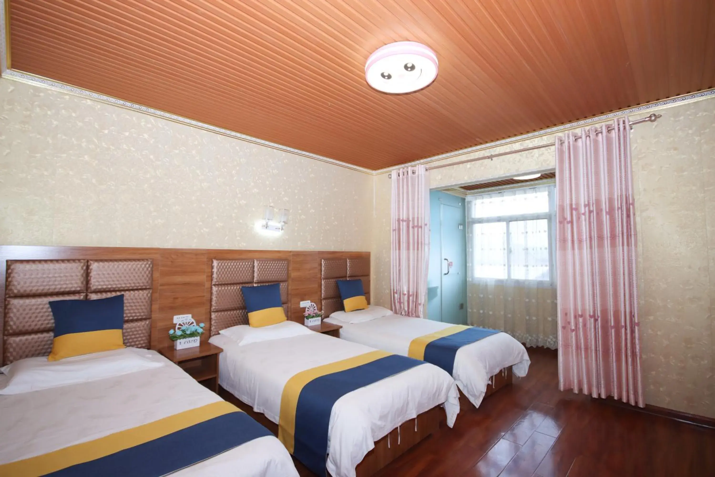 Triple Room with Balcony in One Meter Sunshine Hotel Xi'an Xianyang International Airport Flagship Store Triple Room with Balcony in One Meter Sunshine Hotel Xi'an Xianyang International Airport Flagship Store