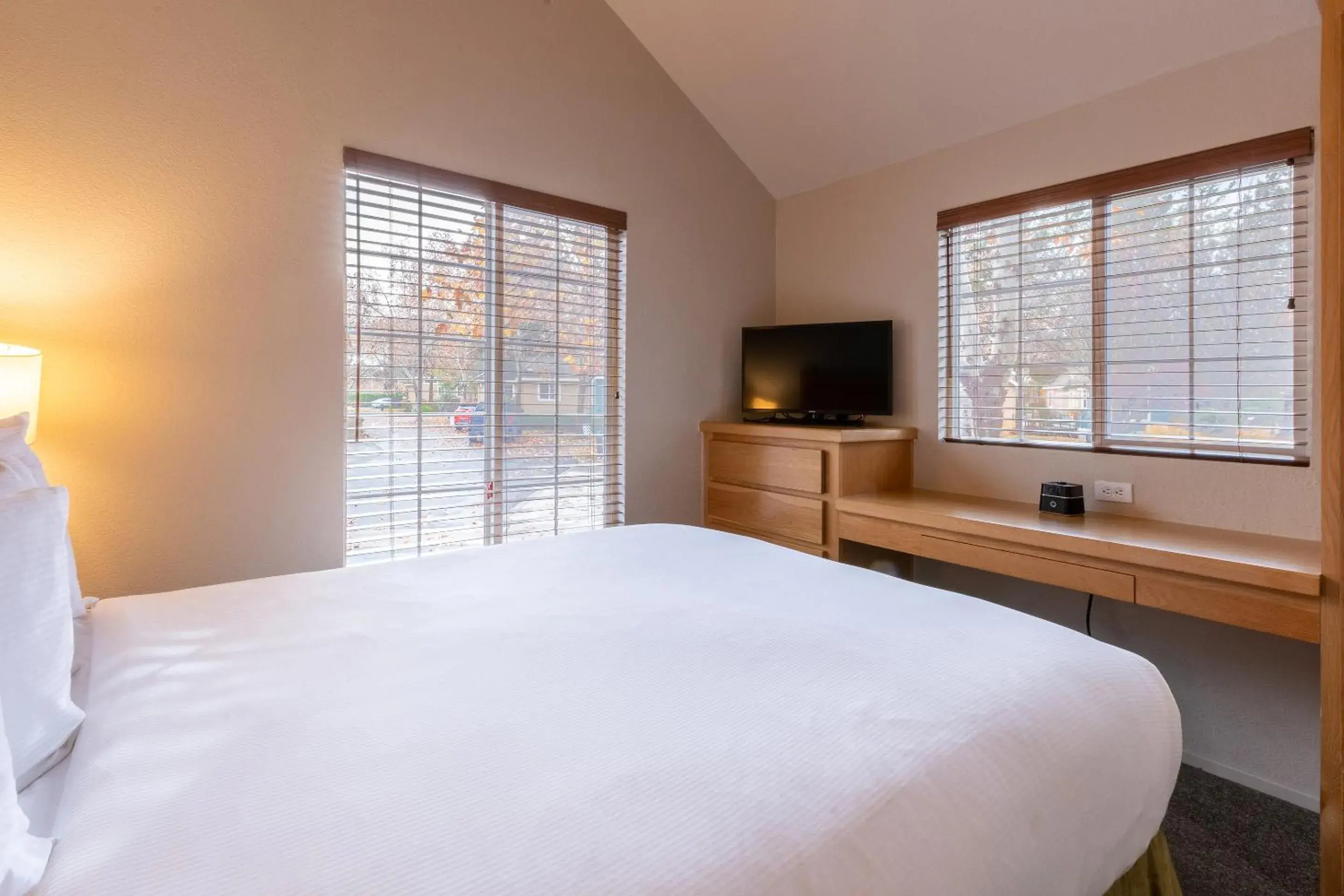 Bedroom, Bed in RiverPointe Napa Valley Resort Bedroom, Bed in RiverPointe Napa Valley Resort