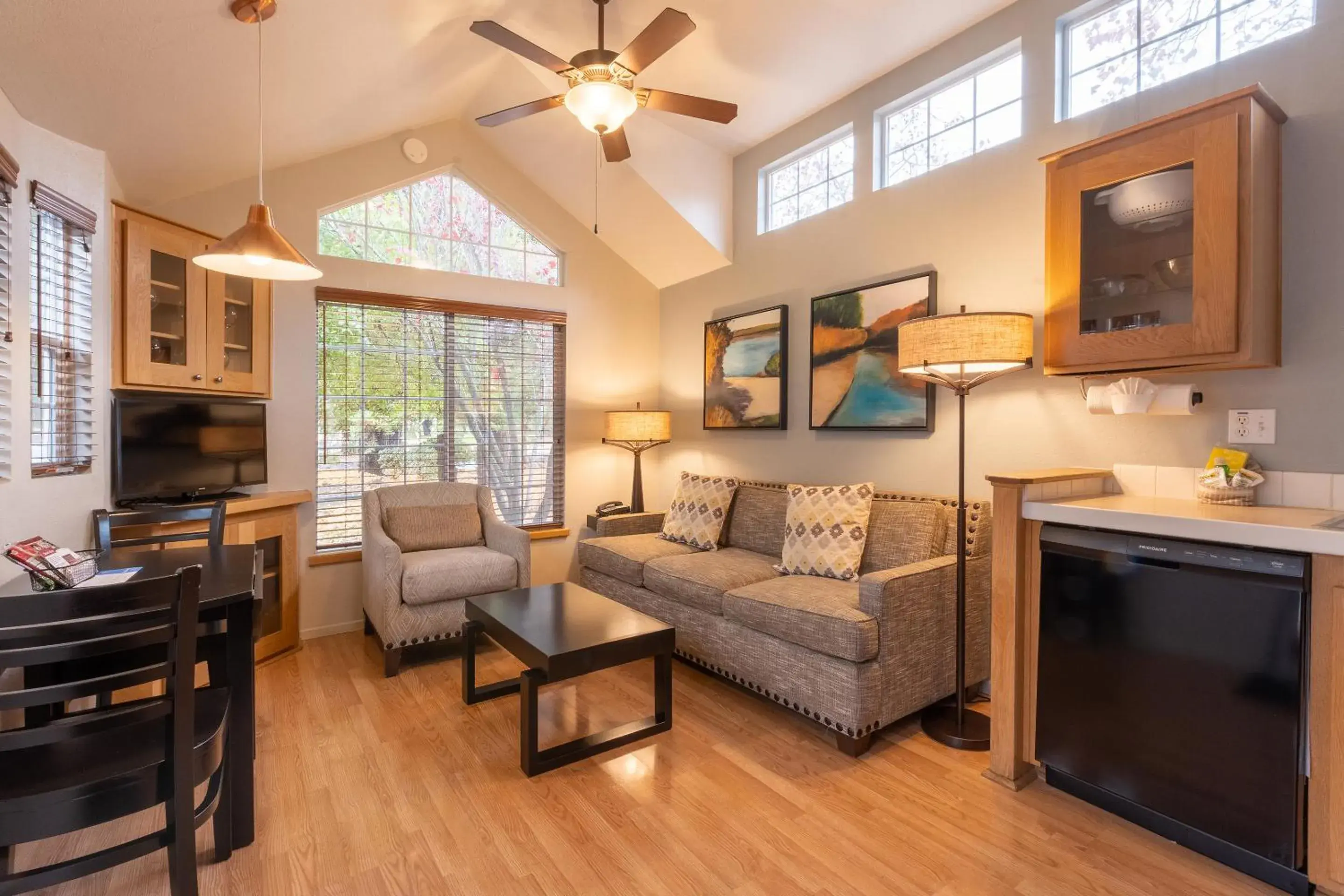 Living room in RiverPointe Napa Valley Resort Living room in RiverPointe Napa Valley Resort