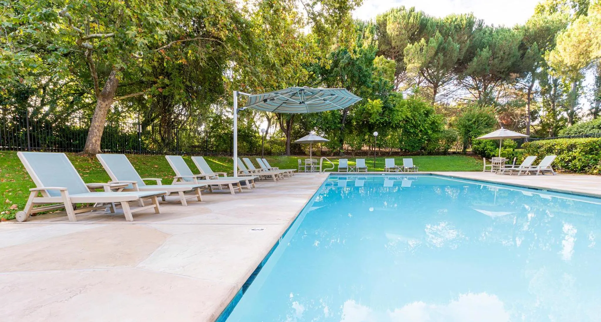 Swimming pool in RiverPointe Napa Valley Resort