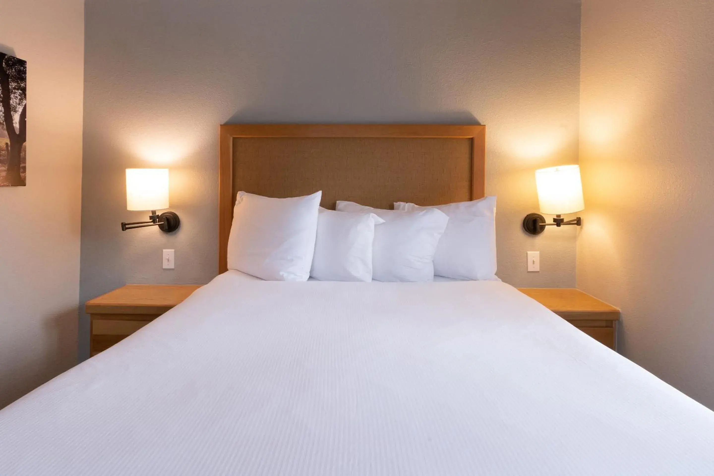 Bed in RiverPointe Napa Valley Resort Bed in RiverPointe Napa Valley Resort