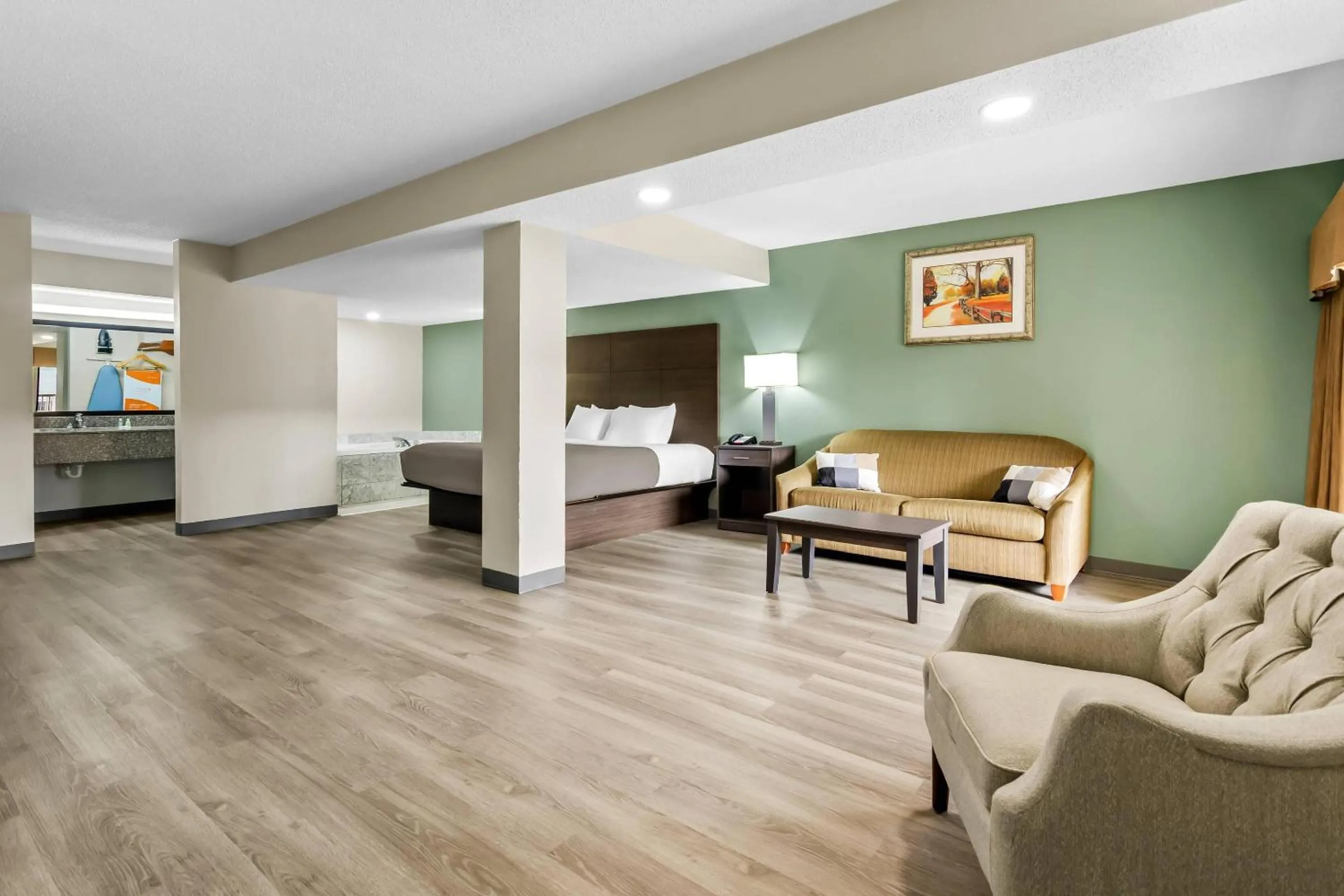 Bedroom, Bed in Quality Inn Hillsville