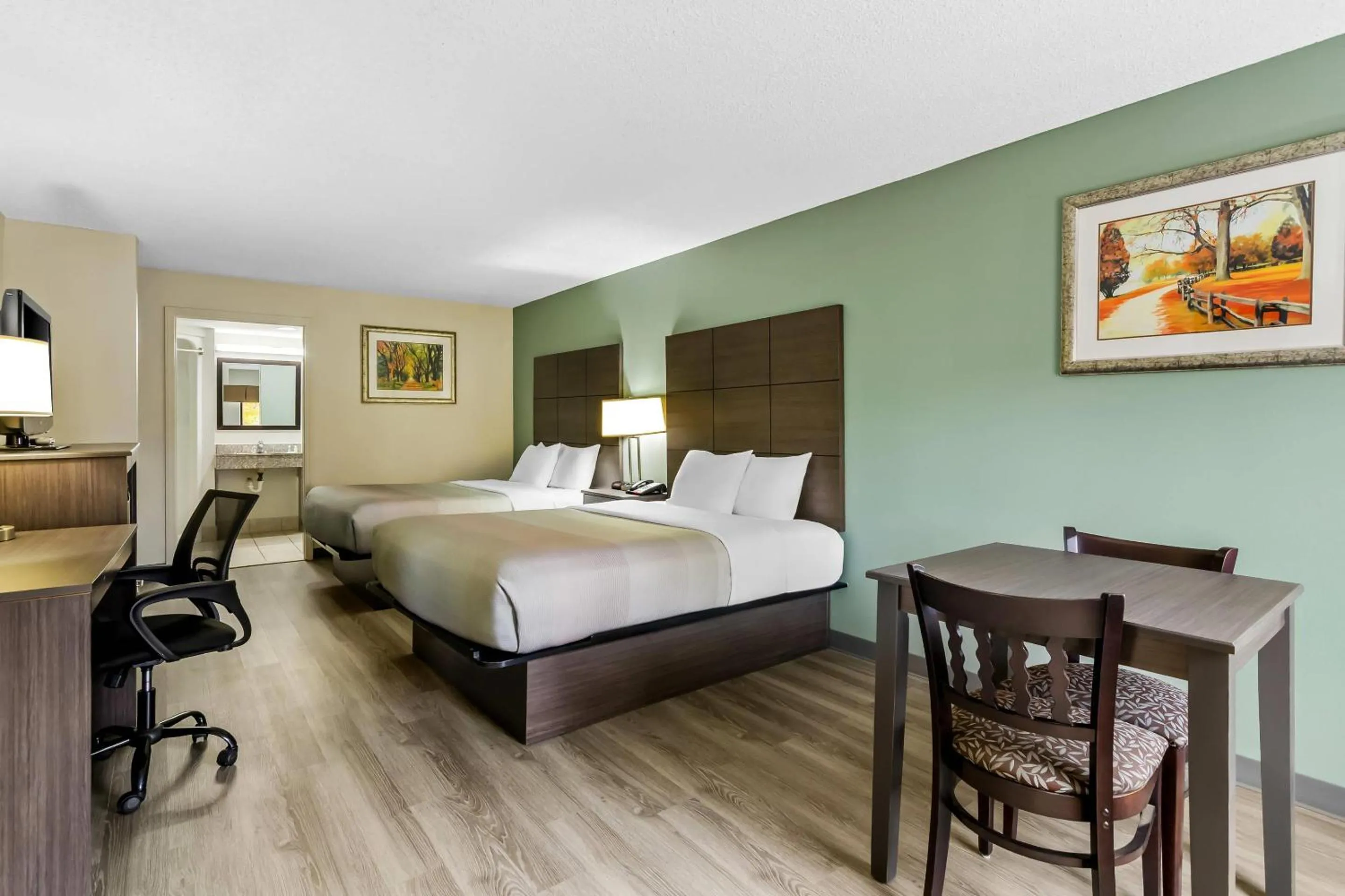 Bedroom, Bed in Quality Inn Hillsville