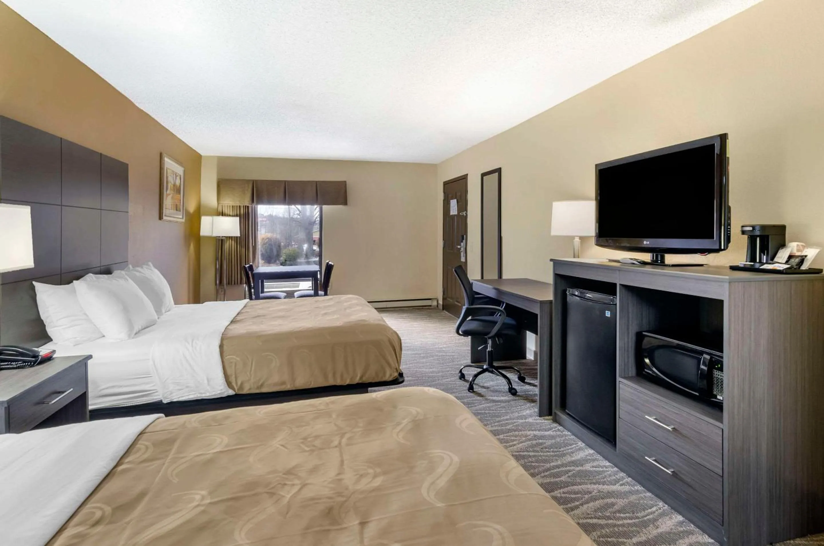 Bedroom, Bed in Quality Inn Hillsville