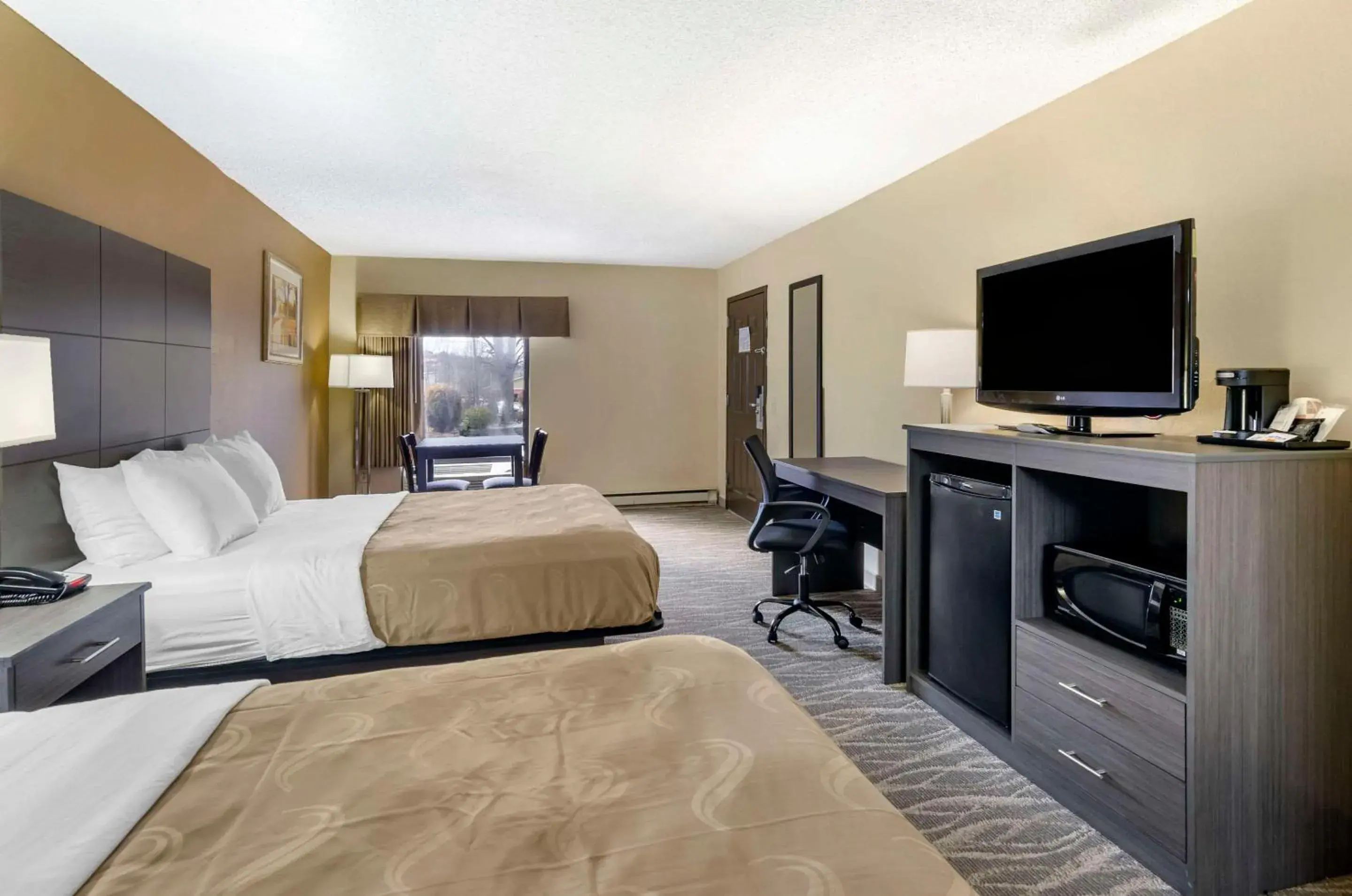 Bedroom, Bed in Quality Inn Hillsville Bedroom, Bed in Quality Inn Hillsville