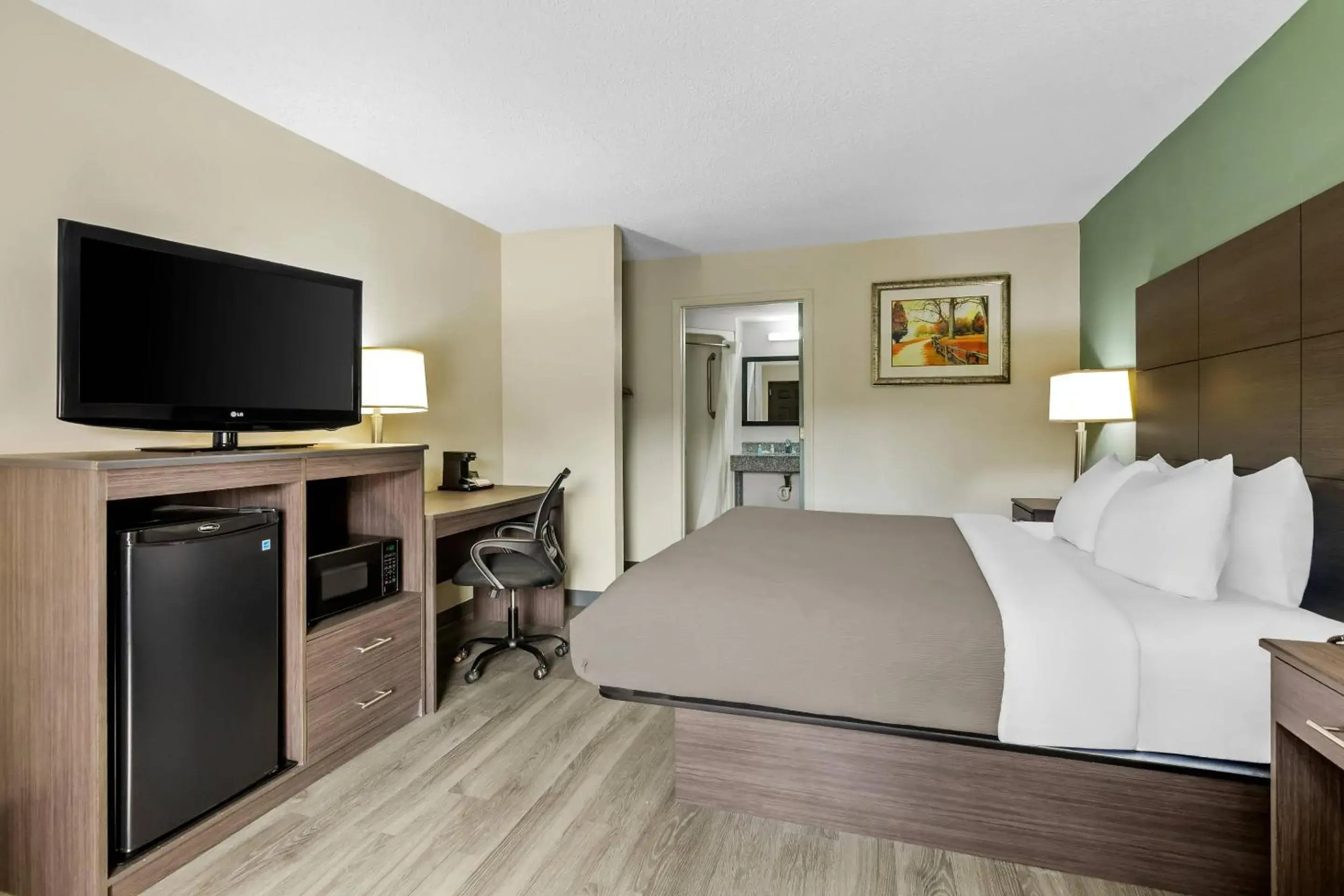 Bedroom, Bed in Quality Inn Hillsville Bedroom, Bed in Quality Inn Hillsville