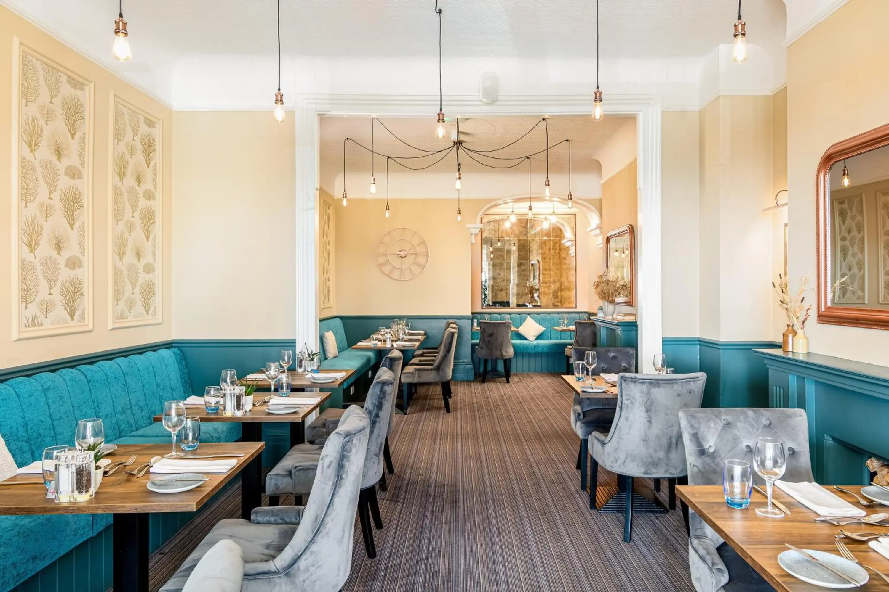 Restaurant/places to eat in Ommaroo Hotel Restaurant/places to eat in Ommaroo Hotel