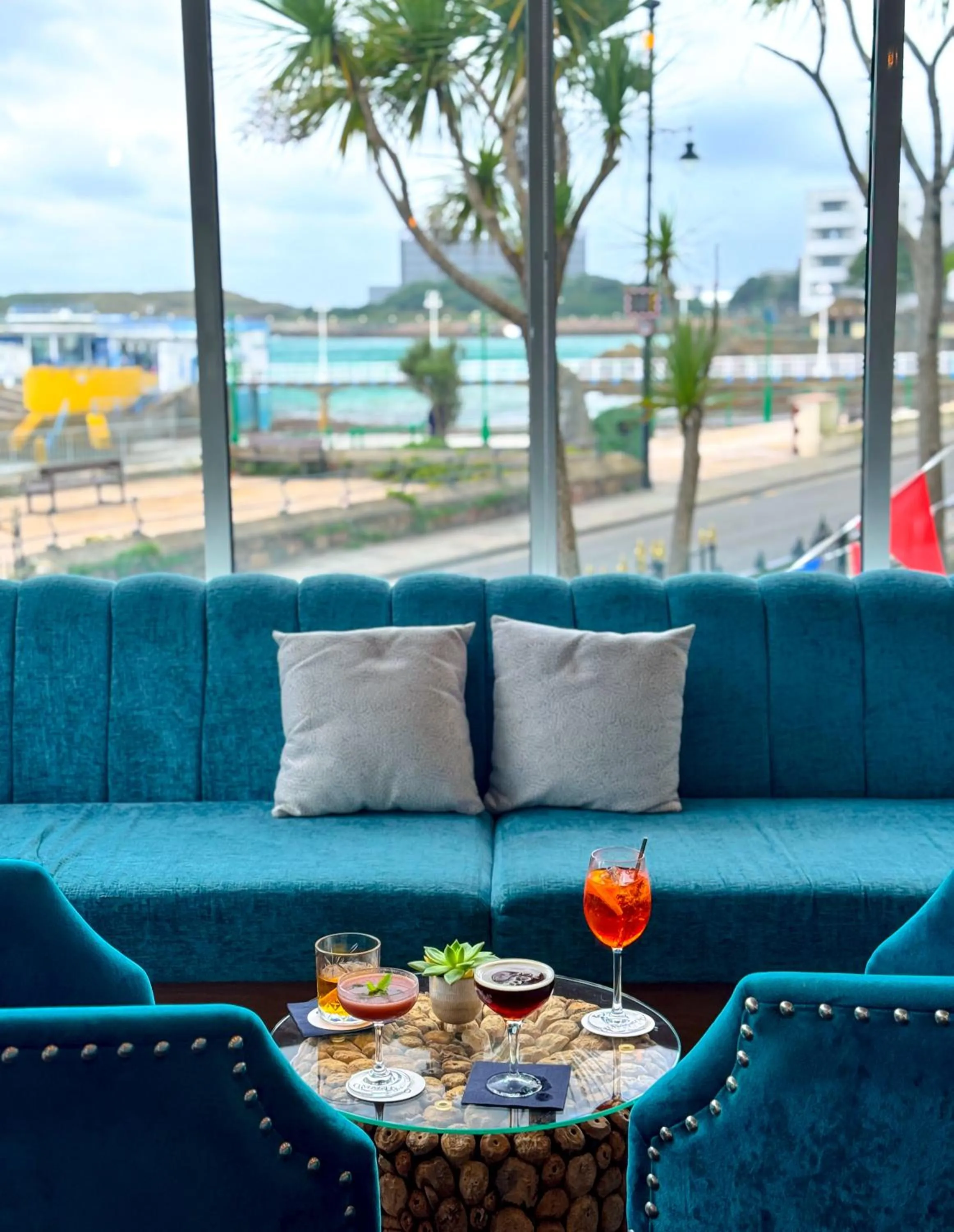 Seating area in Ommaroo Hotel