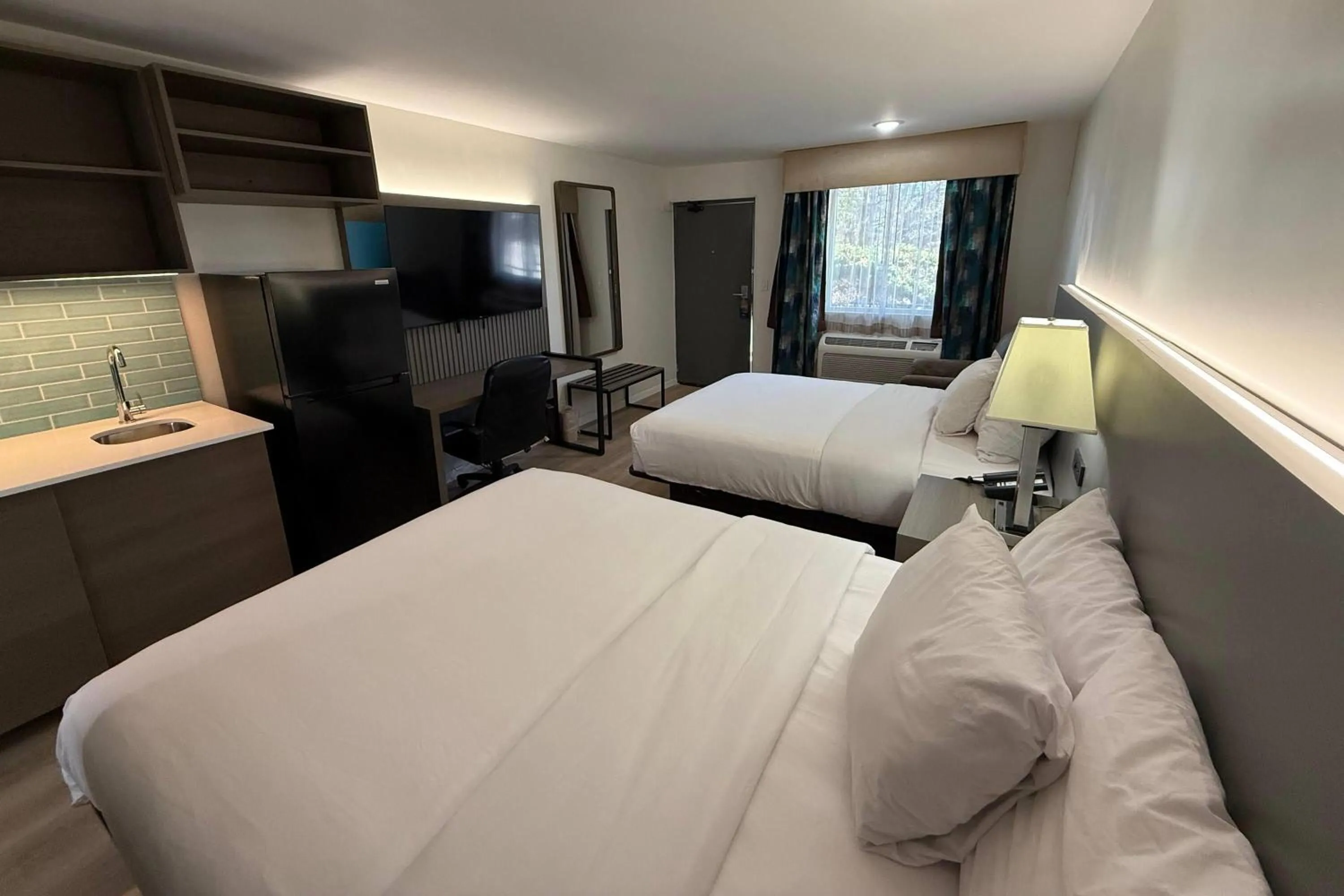 Photo of the whole room, Bed in Baymont by Wyndham Rock Springs