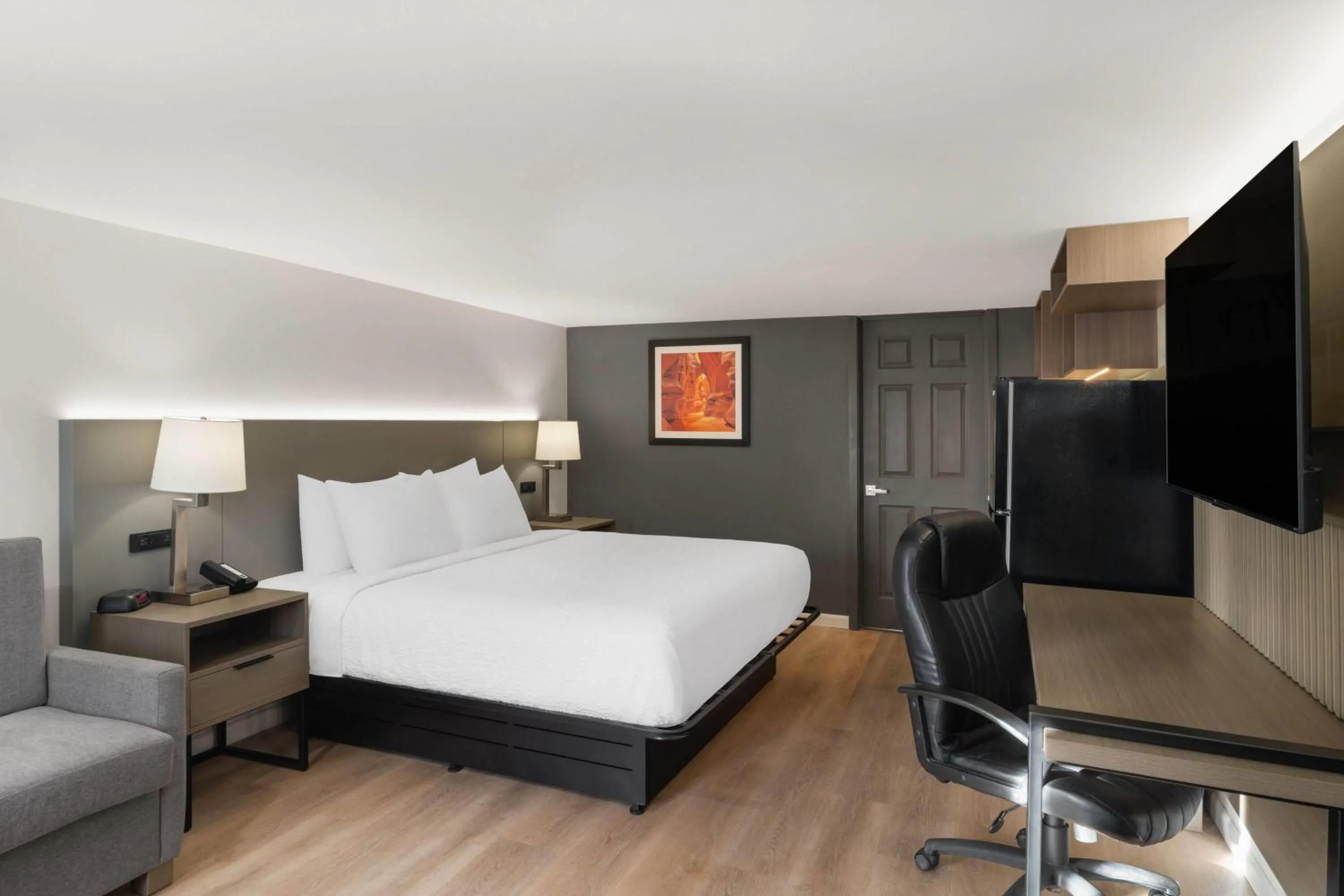 Photo of the whole room, Bed in Baymont by Wyndham Rock Springs