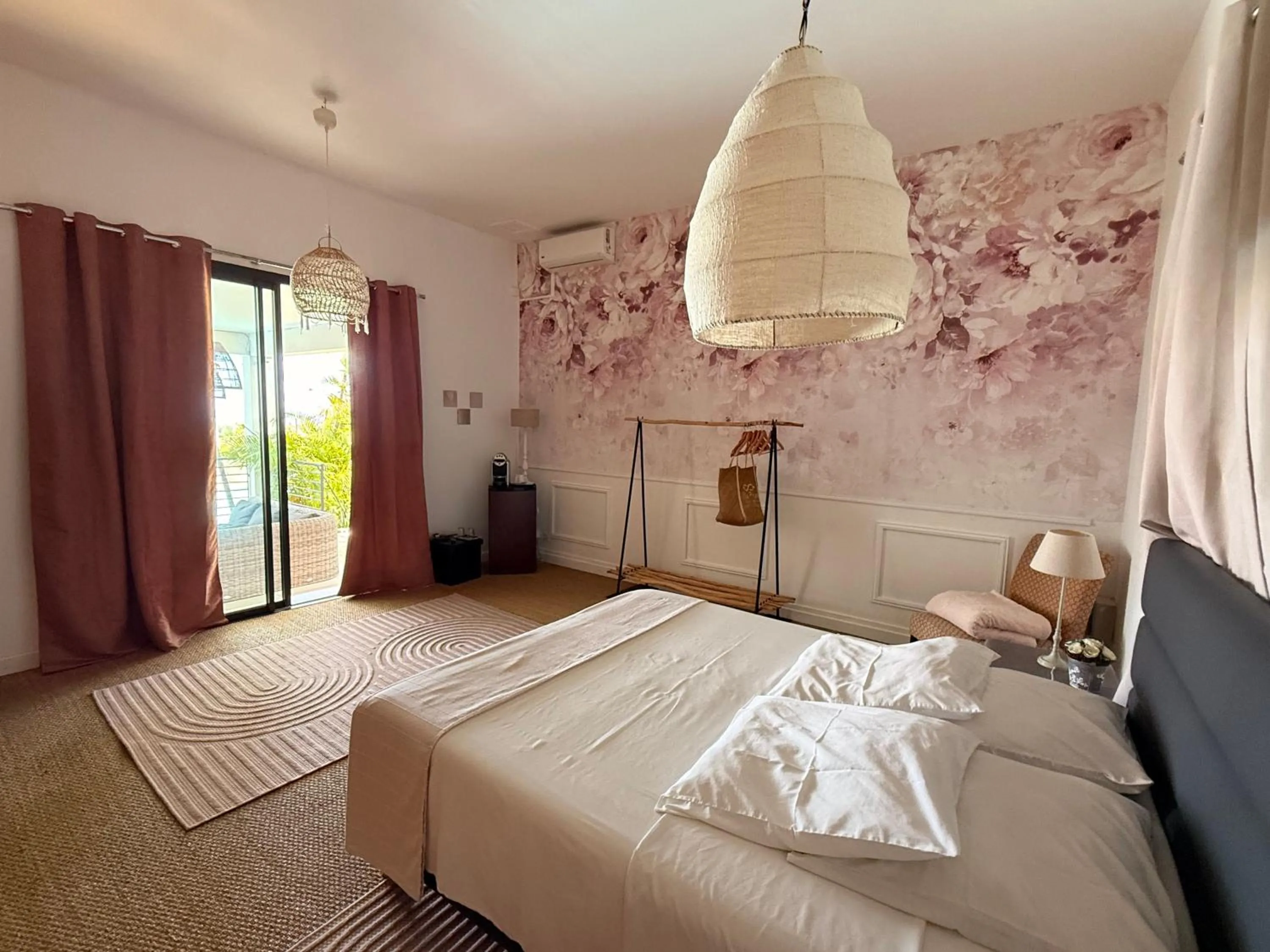 Photo of the whole room, Bed in Villa Prana