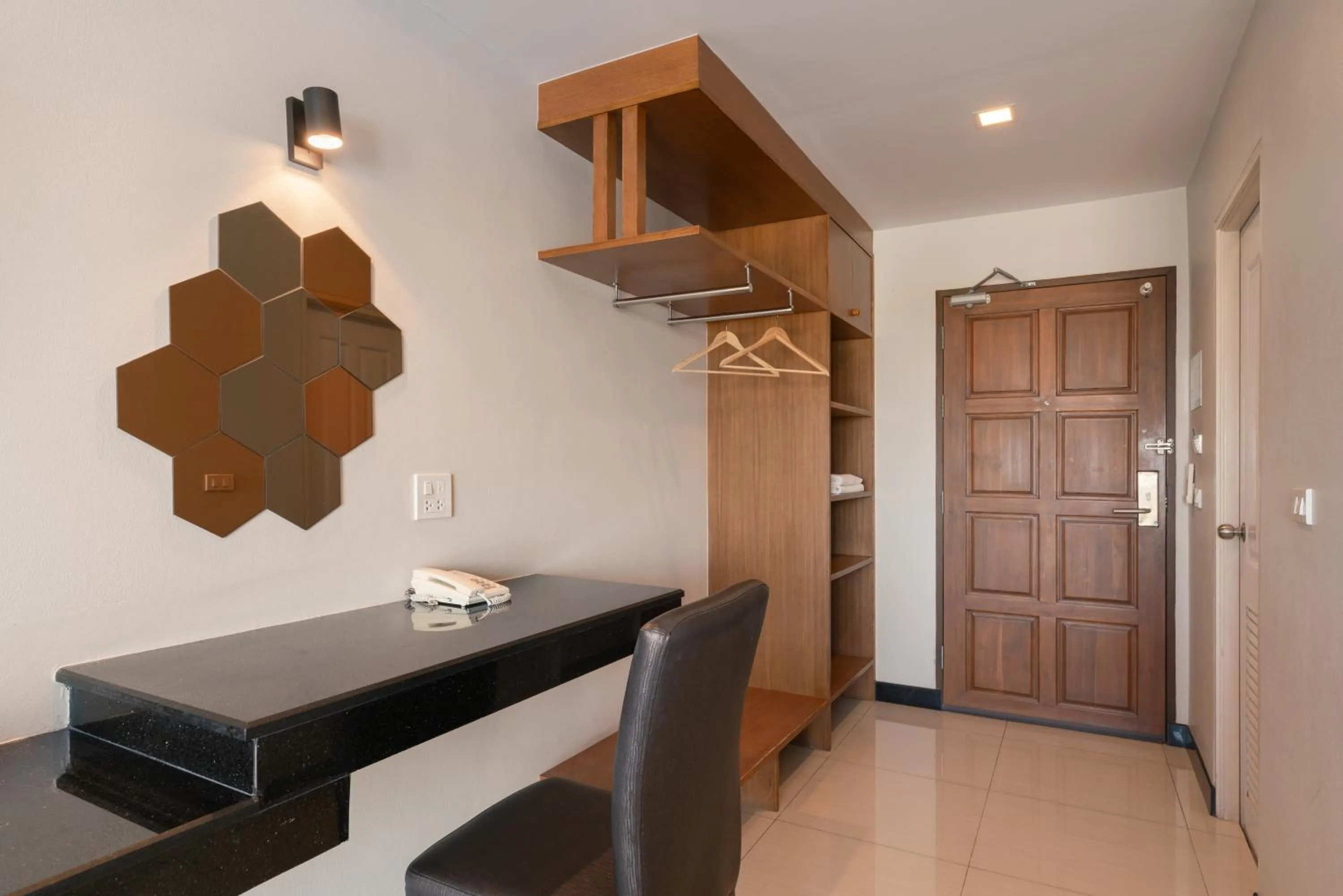 wardrobe in Golden Foyer Suvarnabhumi Airport Hotel