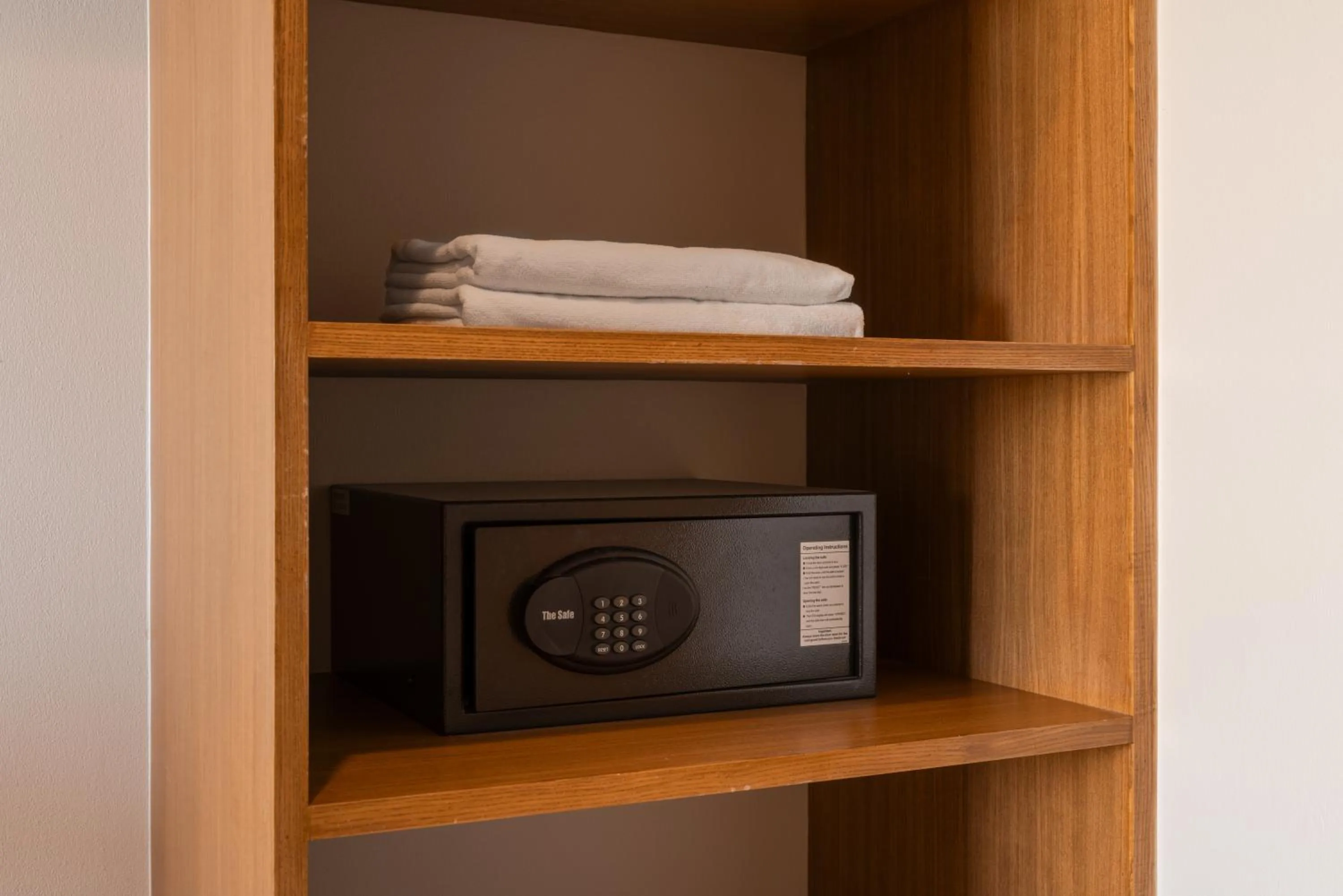 wardrobe in Golden Foyer Suvarnabhumi Airport Hotel