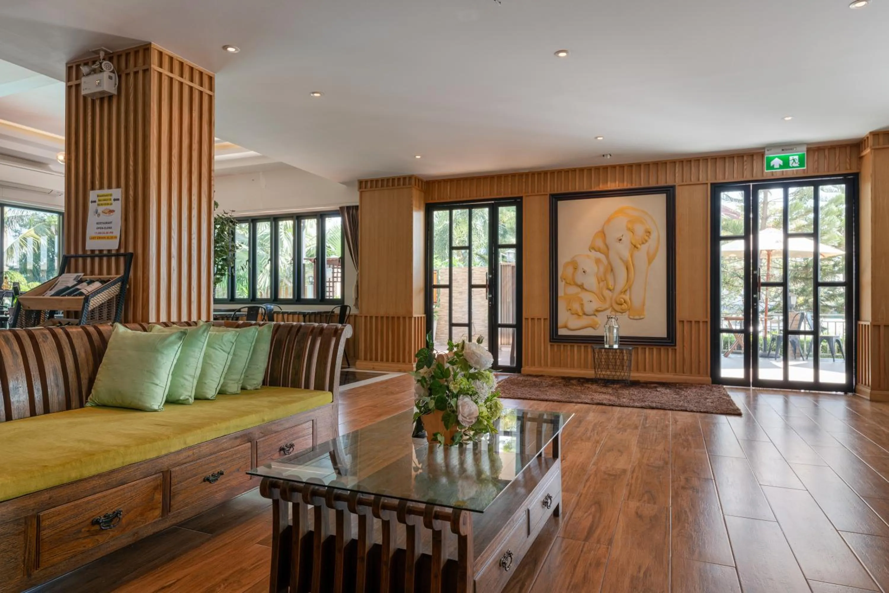 Lobby or reception in Golden Foyer Suvarnabhumi Airport Hotel