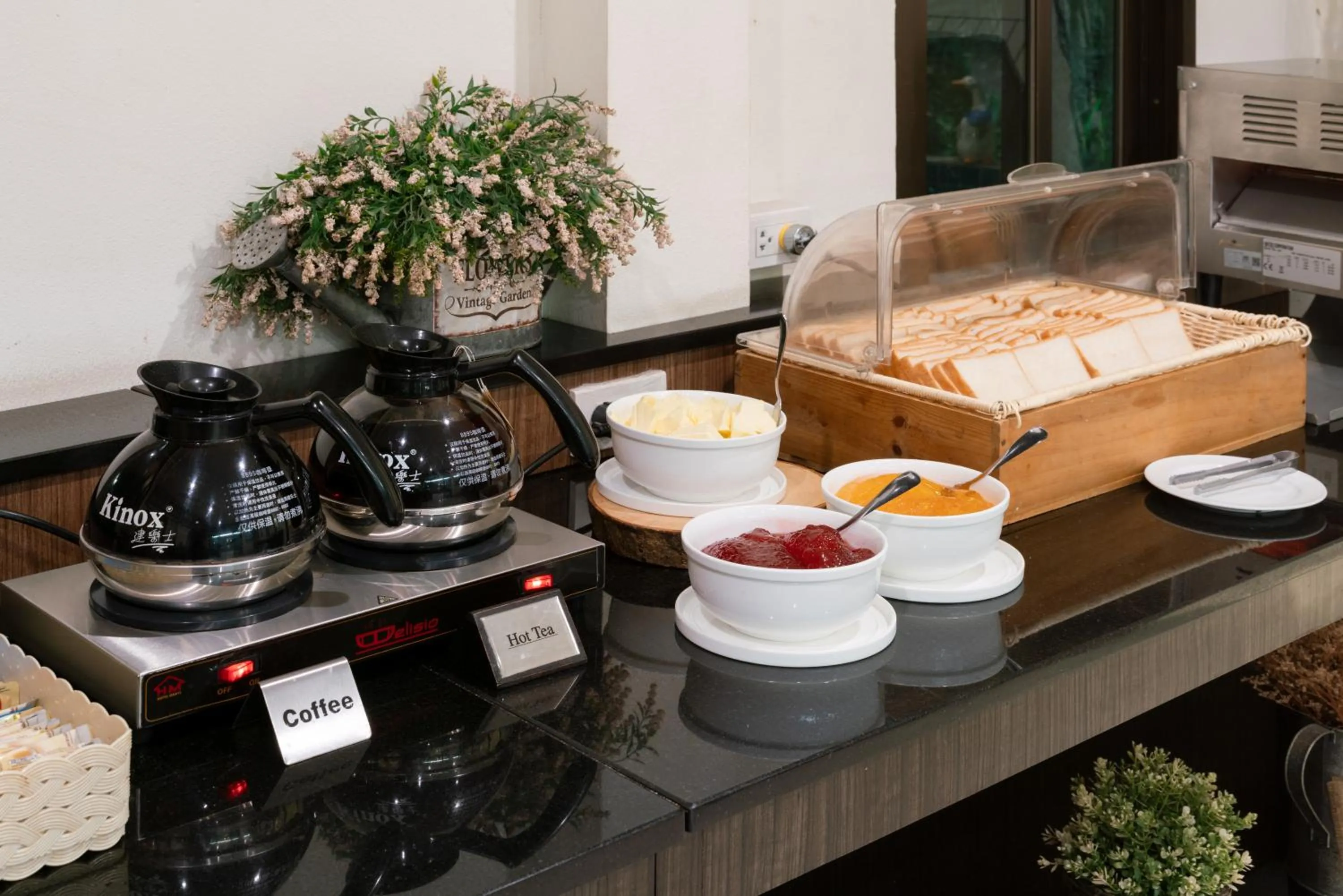 Buffet breakfast in Golden Foyer Suvarnabhumi Airport Hotel