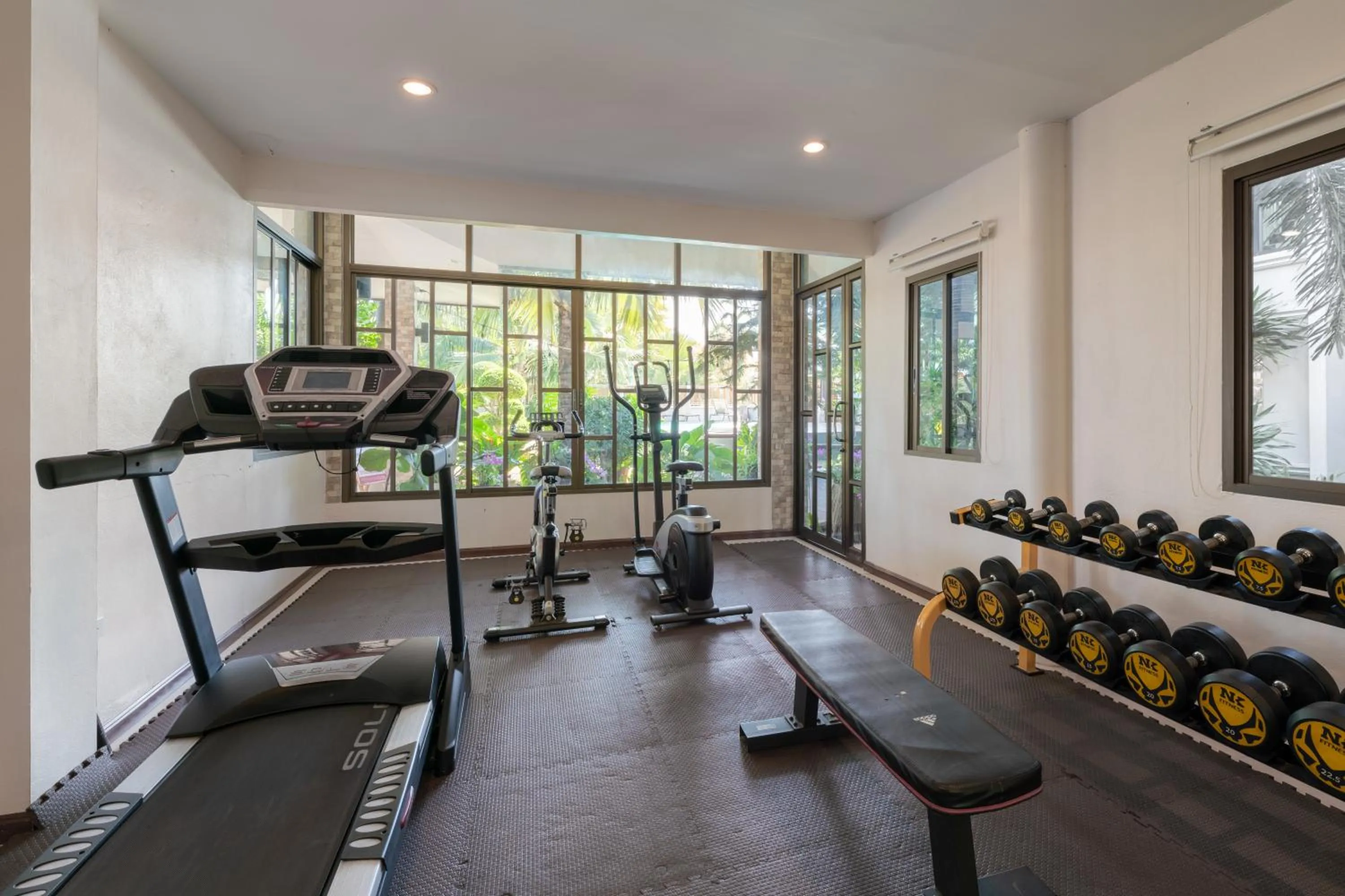 Fitness centre/facilities in Golden Foyer Suvarnabhumi Airport Hotel