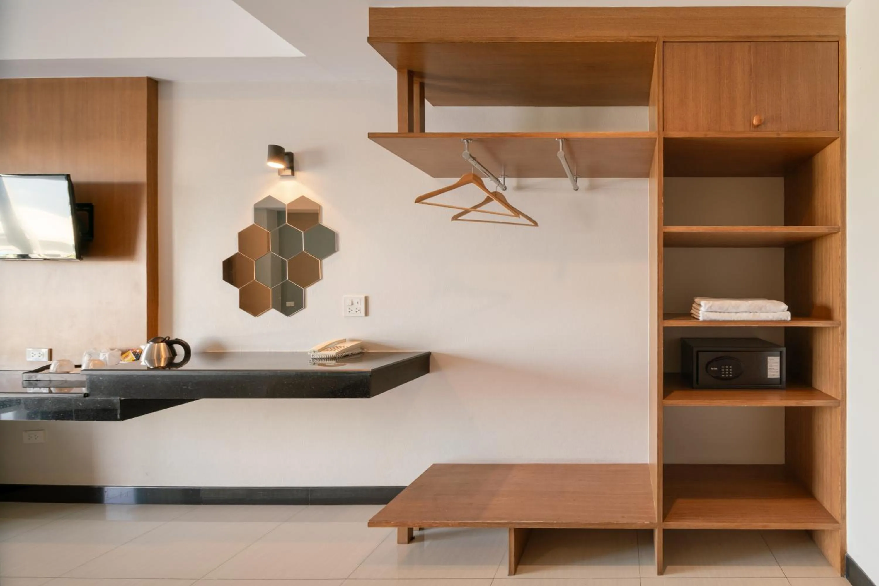 wardrobe in Golden Foyer Suvarnabhumi Airport Hotel