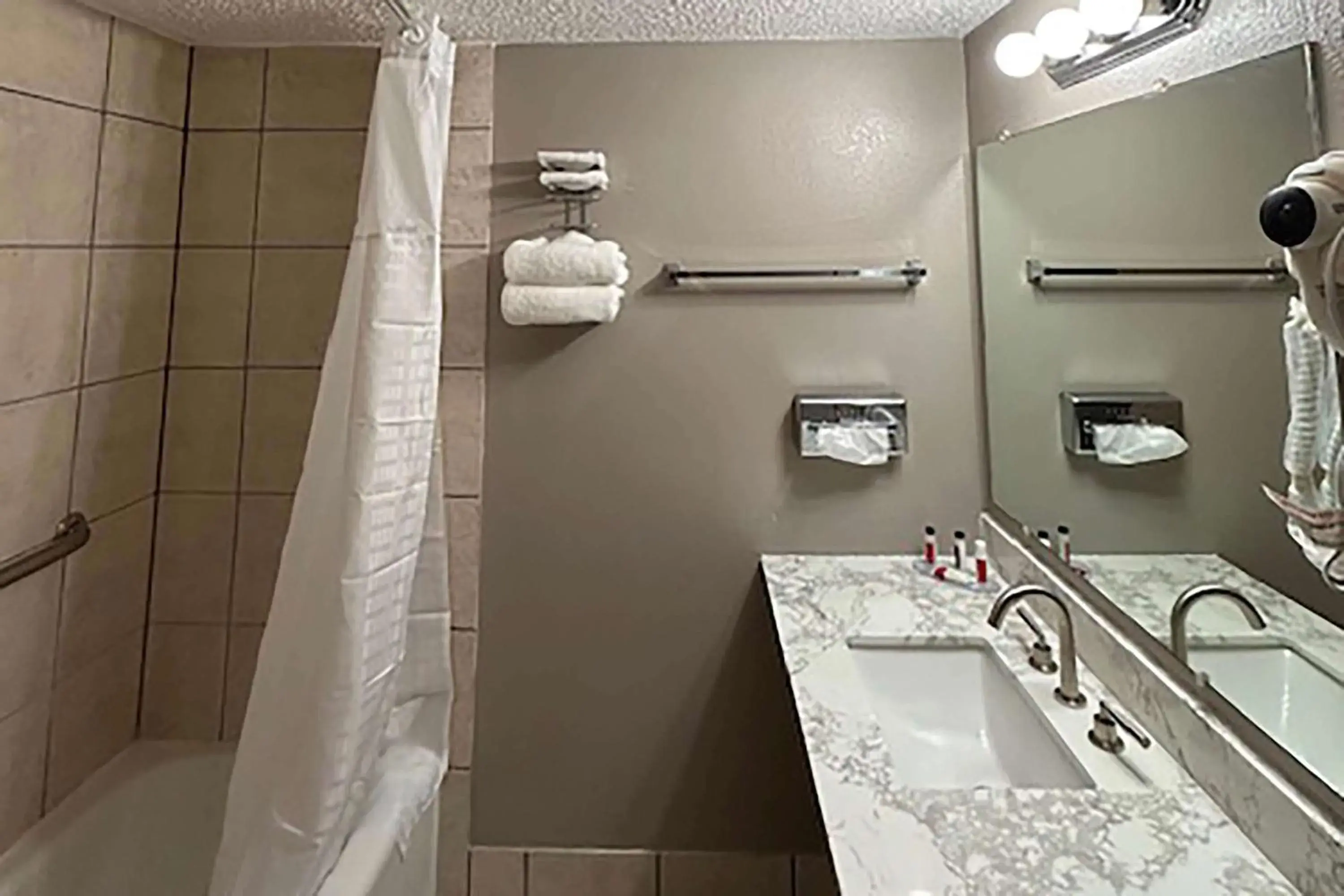 TV and multimedia in Baymont by Wyndham Deming TV and multimedia in Baymont by Wyndham Deming