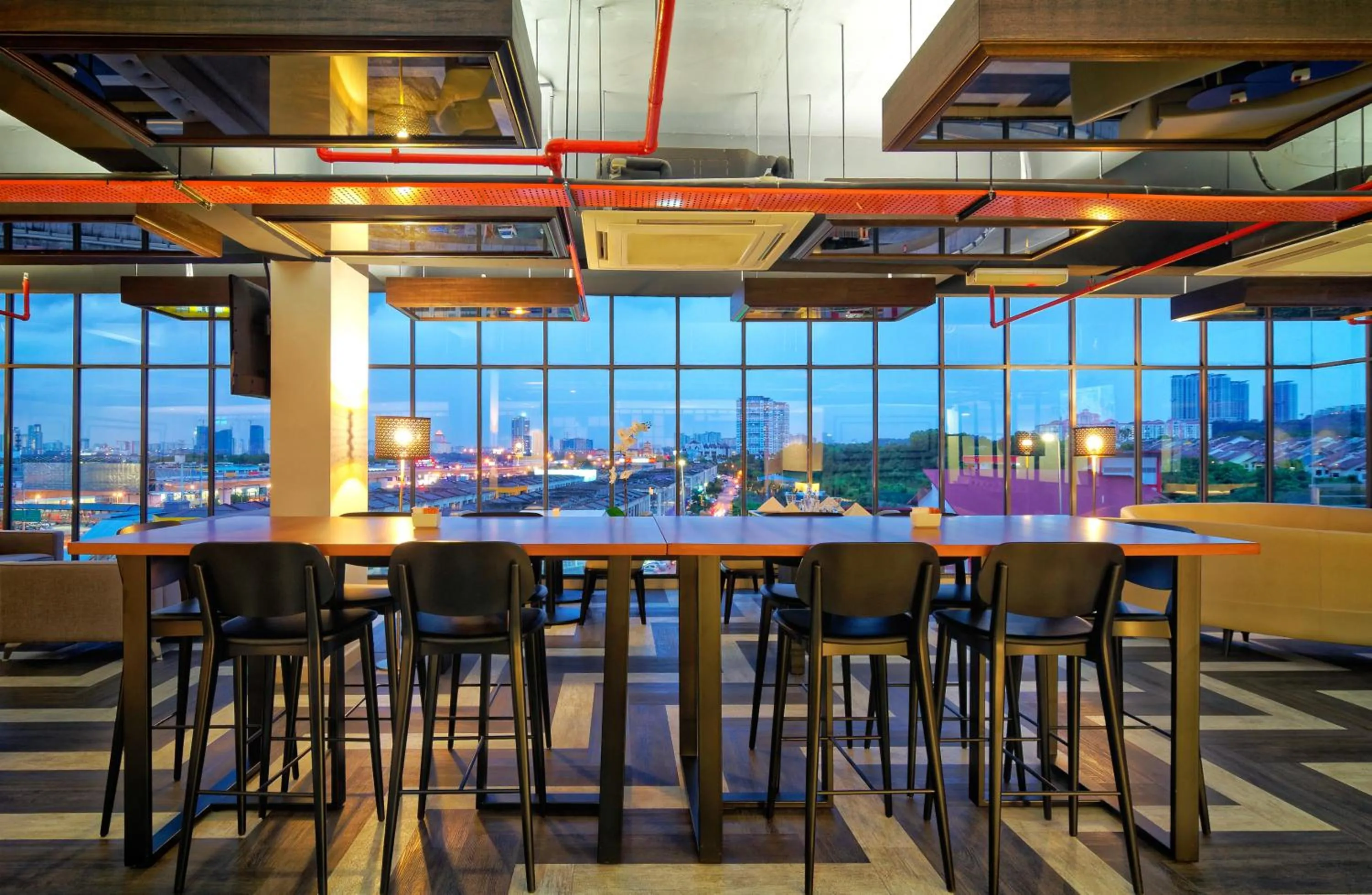 Restaurant/places to eat in Bespoke Hotel Puchong