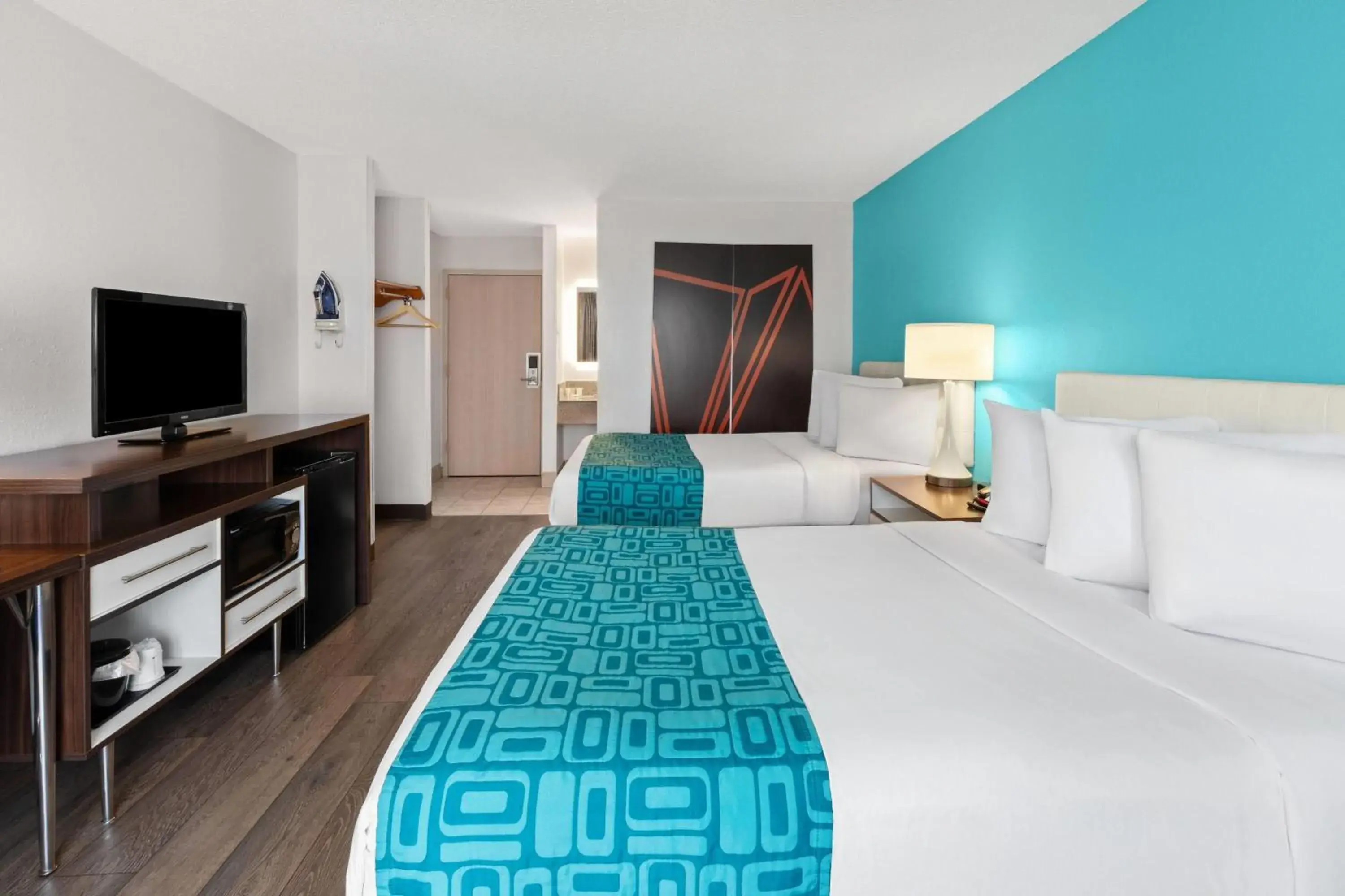 Photo of the whole room, Bed in Howard Johnson by Wyndham Romulus Detroit Metro Airport Photo of the whole room, Bed in Howard Johnson by Wyndham Romulus Detroit Metro Airport