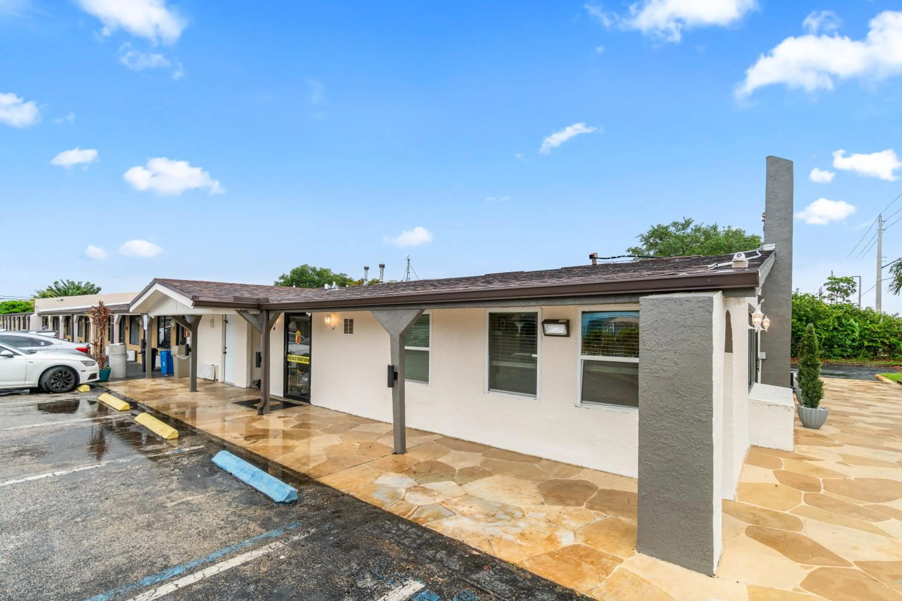 Facade/entrance in Super 8 by Wyndham Lantana West Palm Beach