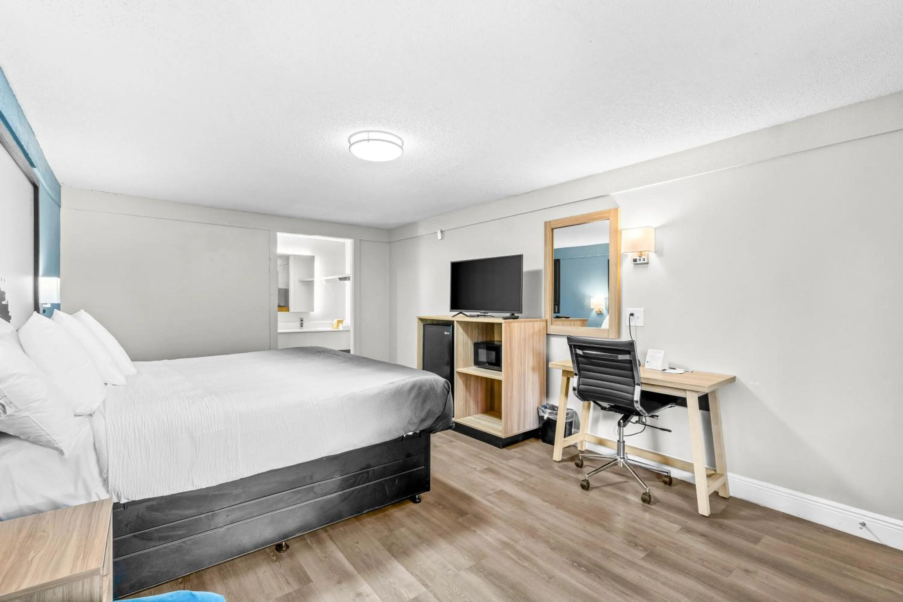 Bedroom, Bed in Super 8 by Wyndham Lantana West Palm Beach