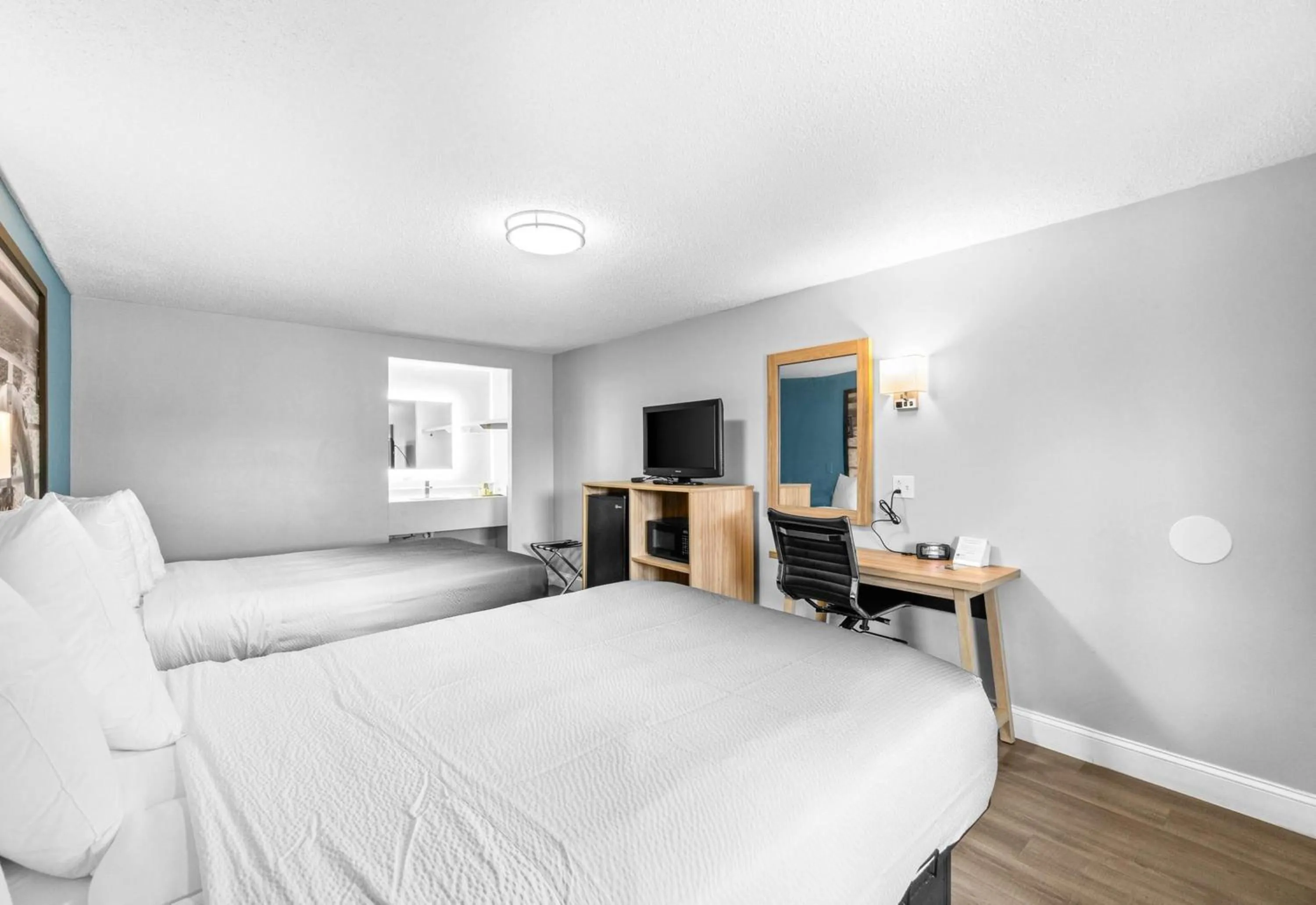 Photo of the whole room, Bed in Super 8 by Wyndham Lantana West Palm Beach