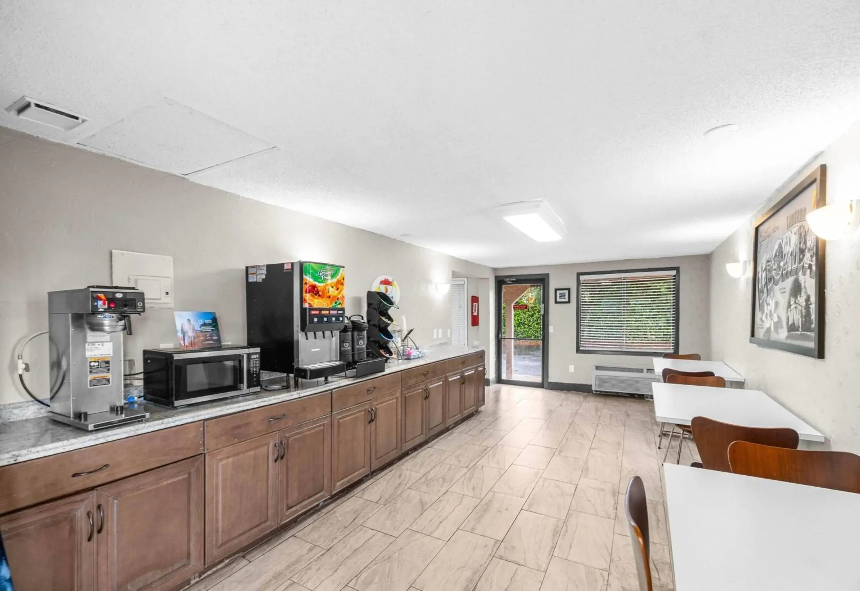 Property building in Super 8 by Wyndham Lantana West Palm Beach Property building in Super 8 by Wyndham Lantana West Palm Beach