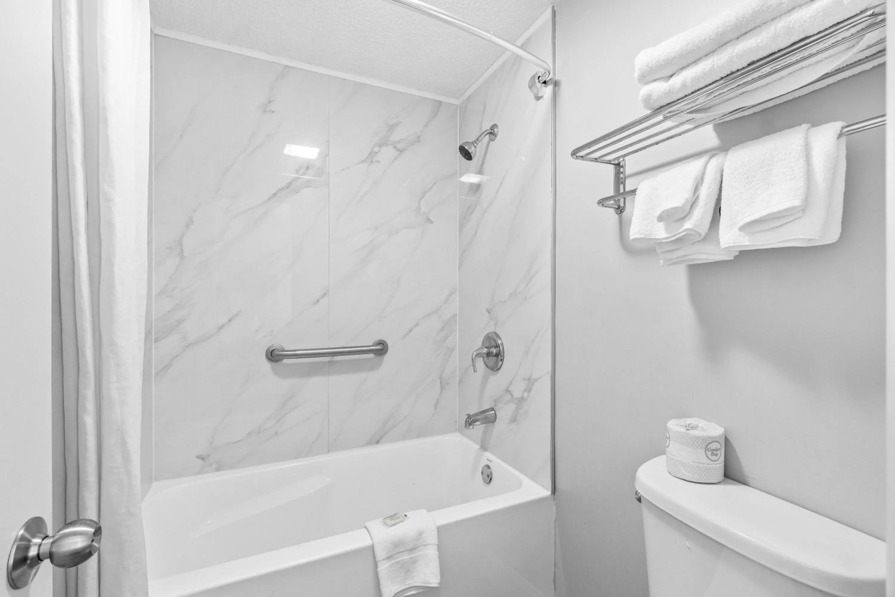 Bathroom in Super 8 by Wyndham Lantana West Palm Beach