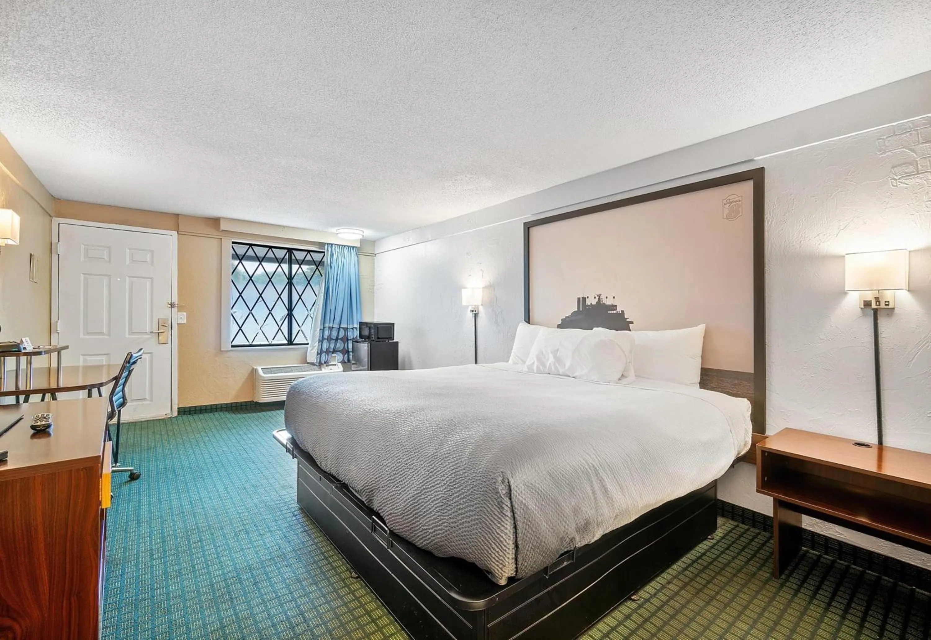 Photo of the whole room, Bed in Super 8 by Wyndham Lantana West Palm Beach
