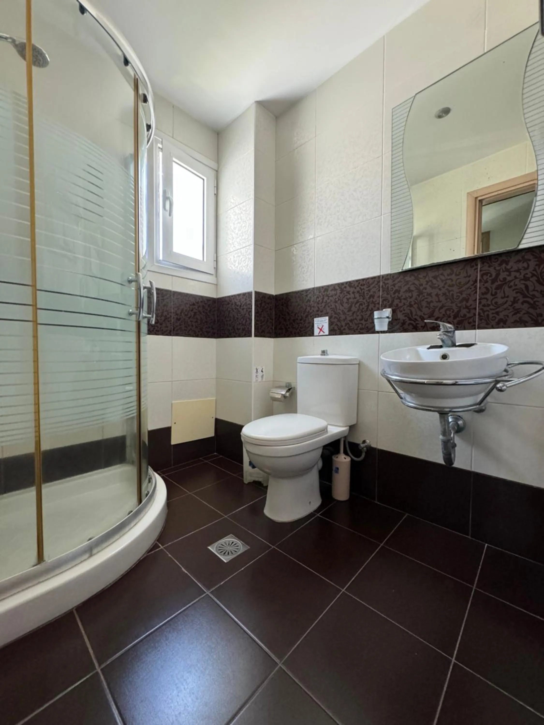 Bathroom in Catherine Hotel