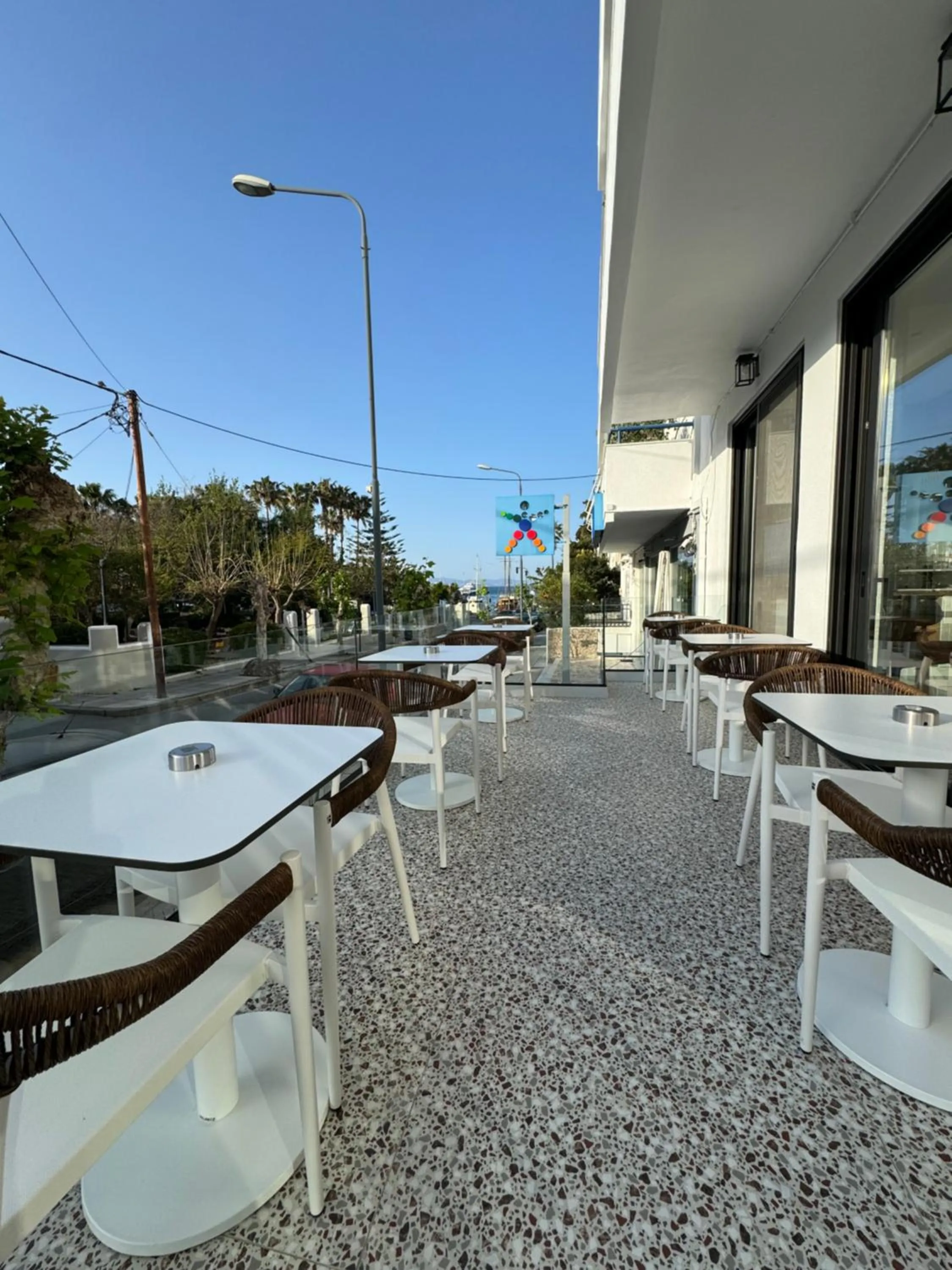 Restaurant/places to eat in Catherine Hotel