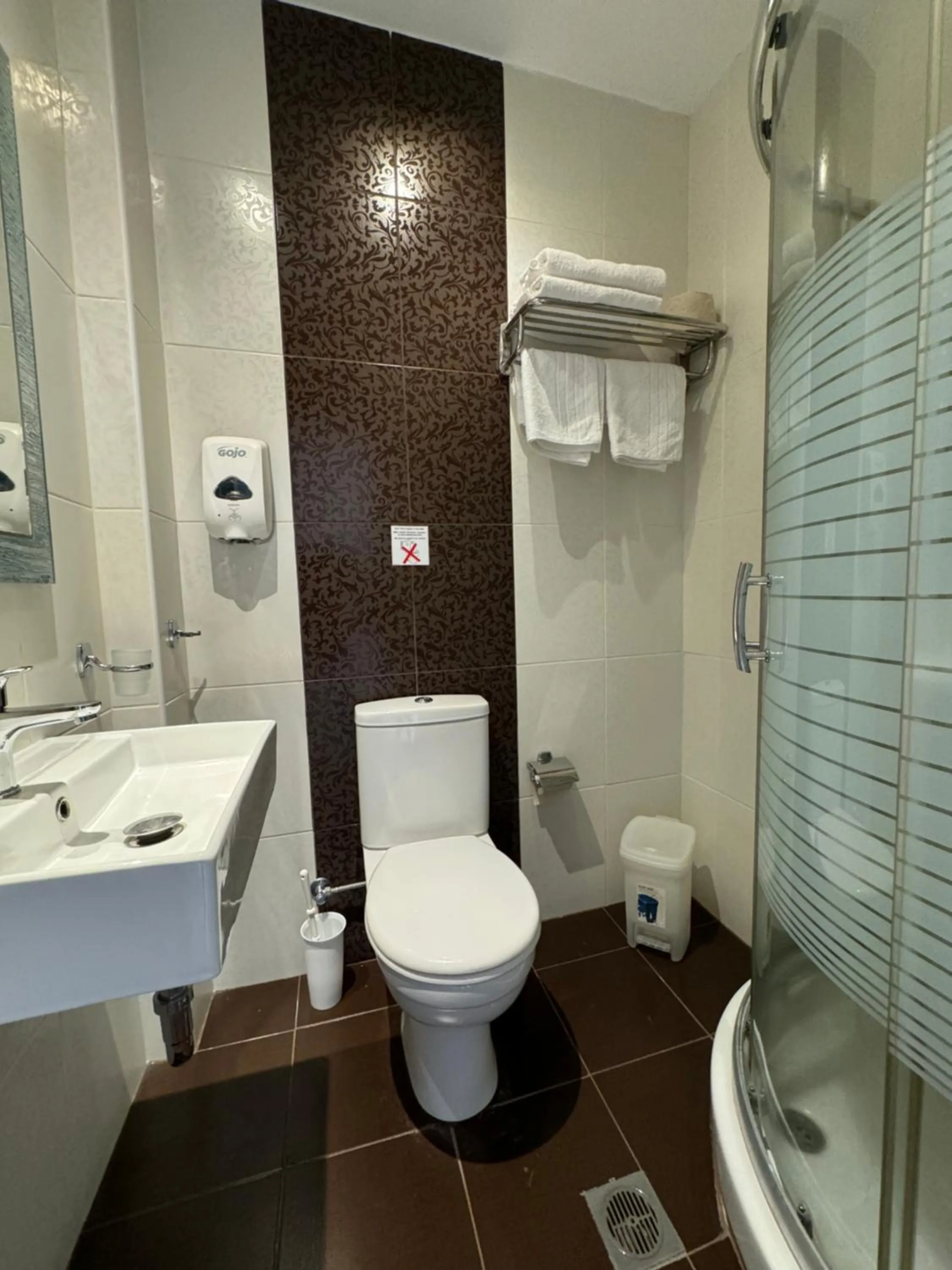 Bathroom in Catherine Hotel