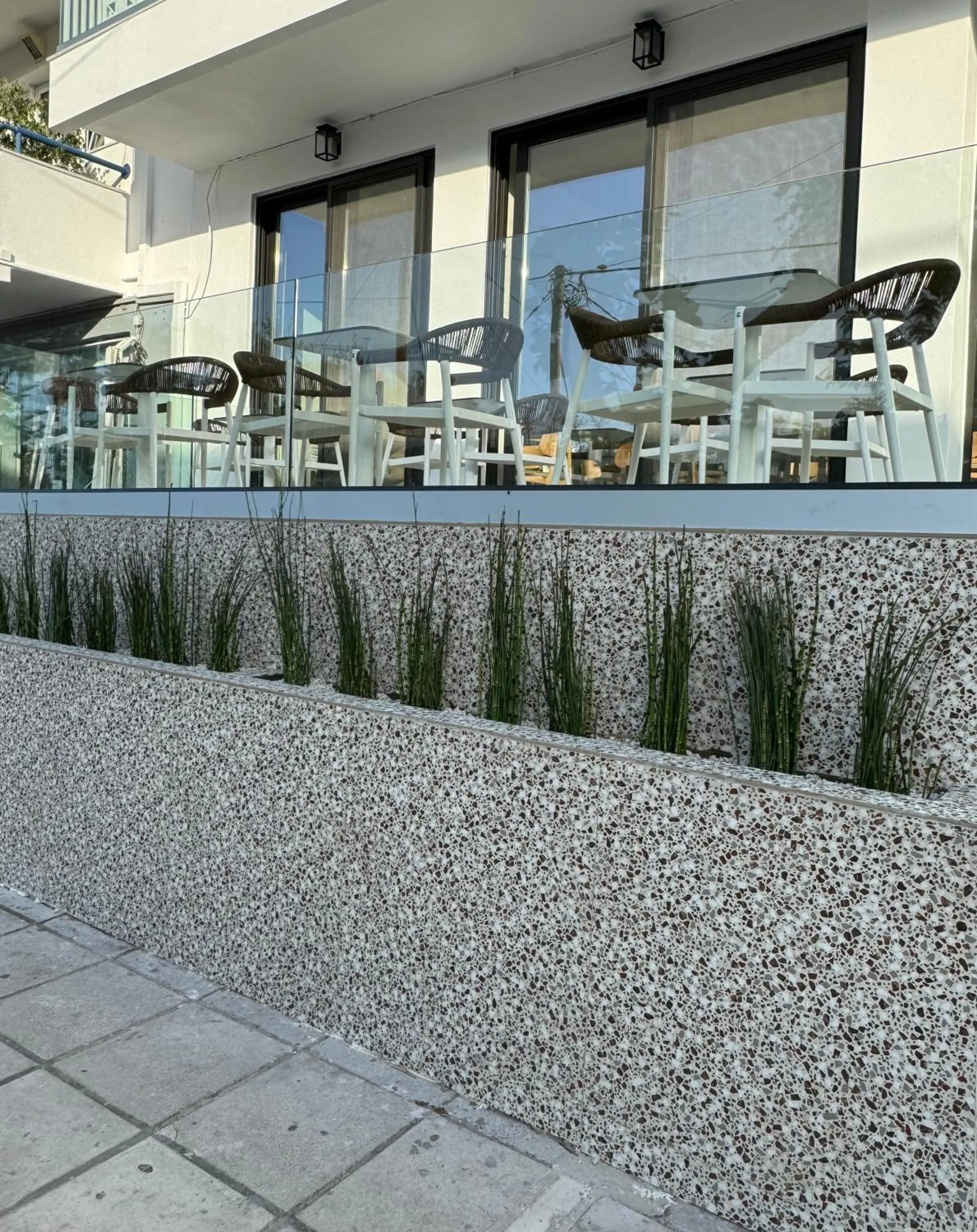 Restaurant/places to eat in Catherine Hotel