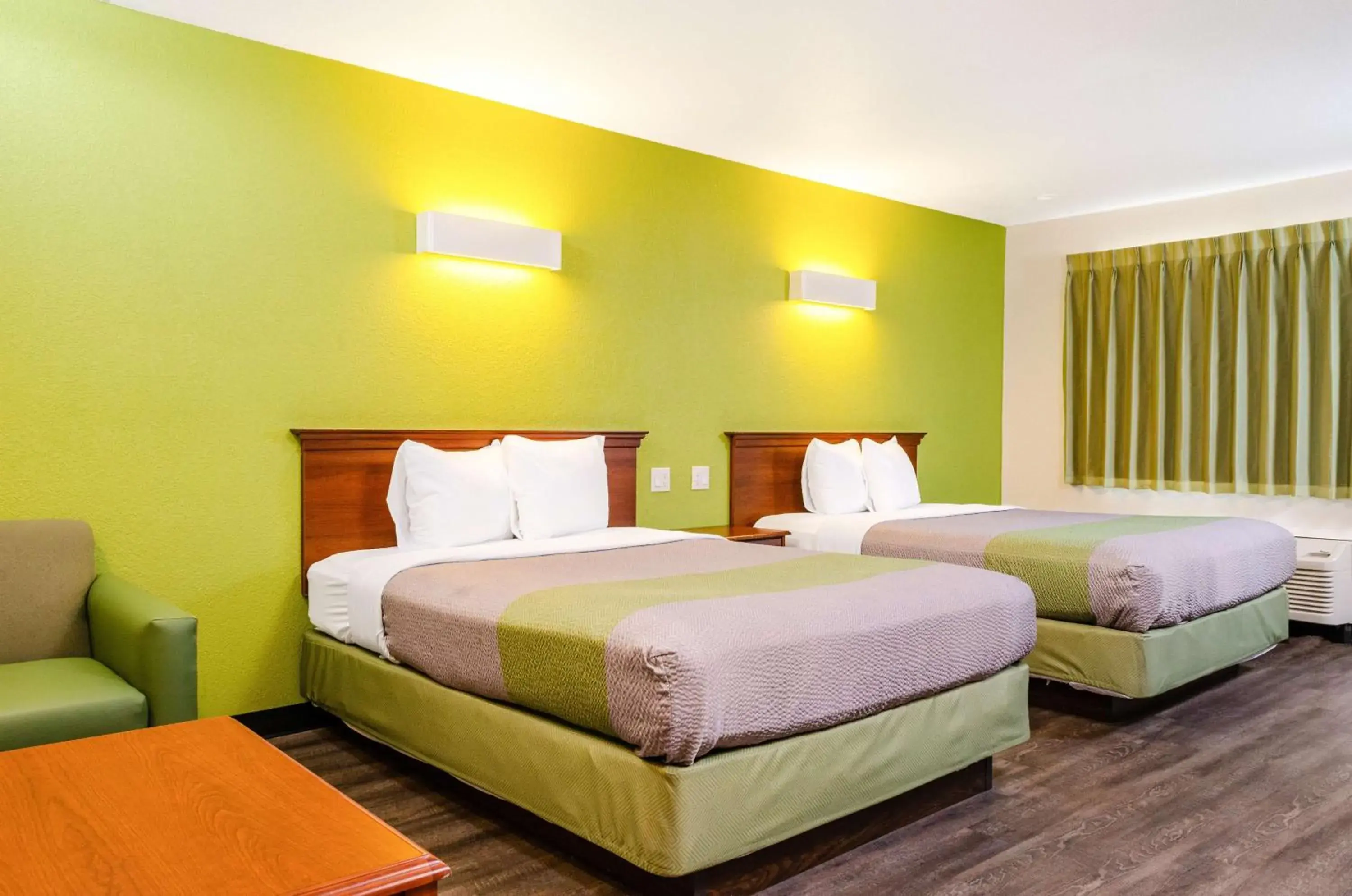 Photo of the whole room, Bed in Motel 6 Oakdale, Ca Photo of the whole room, Bed in Motel 6 Oakdale, Ca