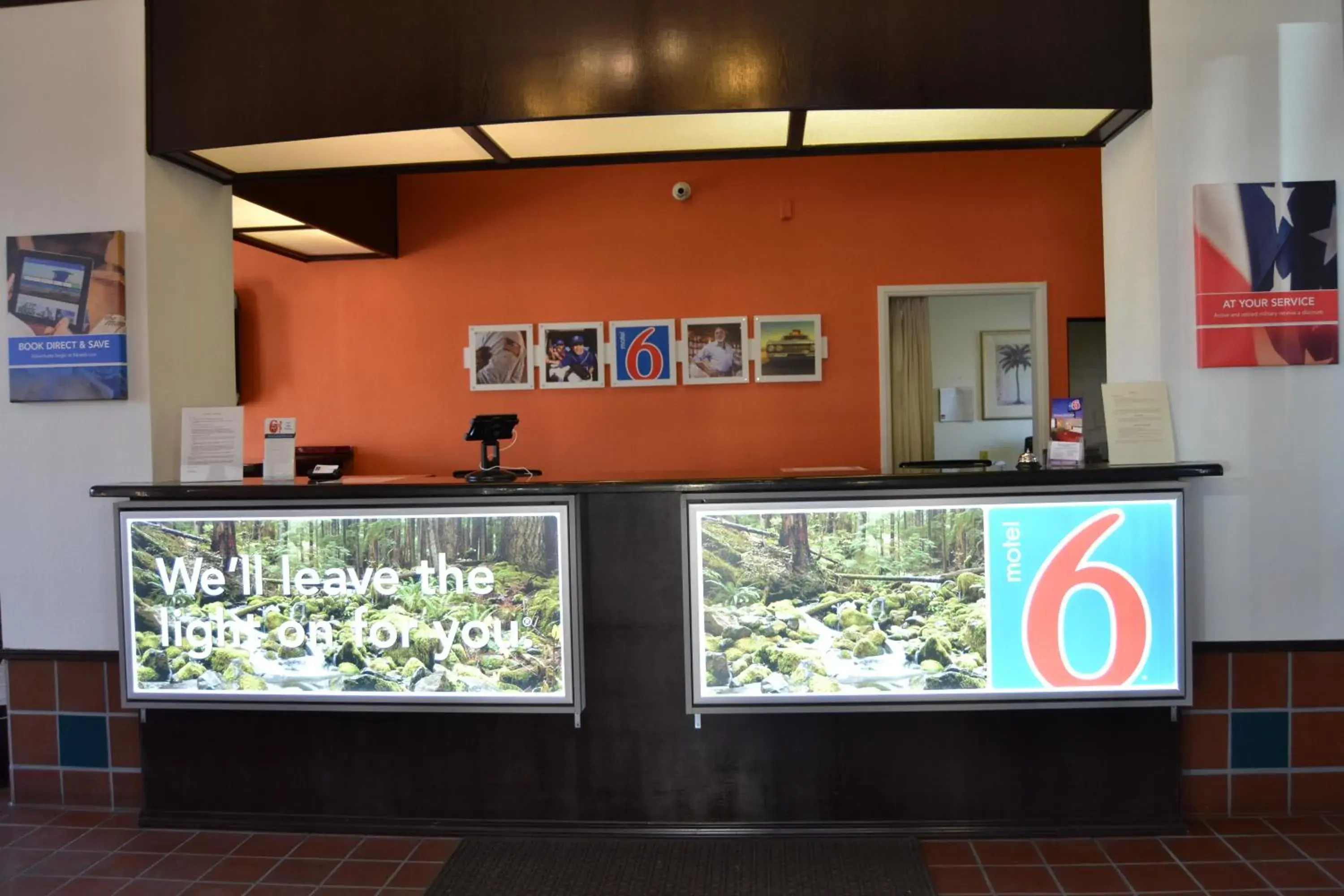 Lobby or reception in Motel 6 Oakdale, Ca Lobby or reception in Motel 6 Oakdale, Ca