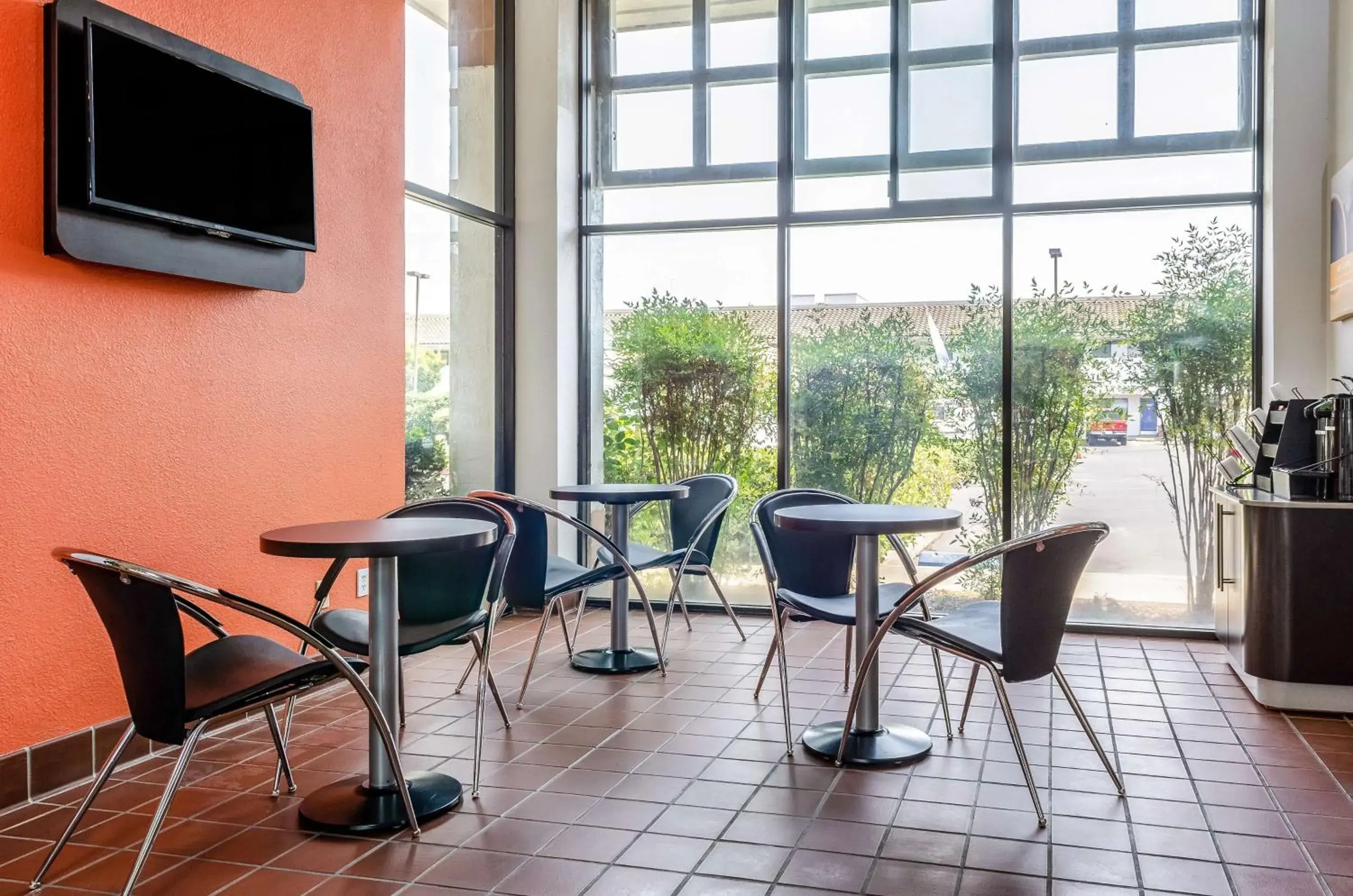 Breakfast in Motel 6 Oakdale, Ca Breakfast in Motel 6 Oakdale, Ca