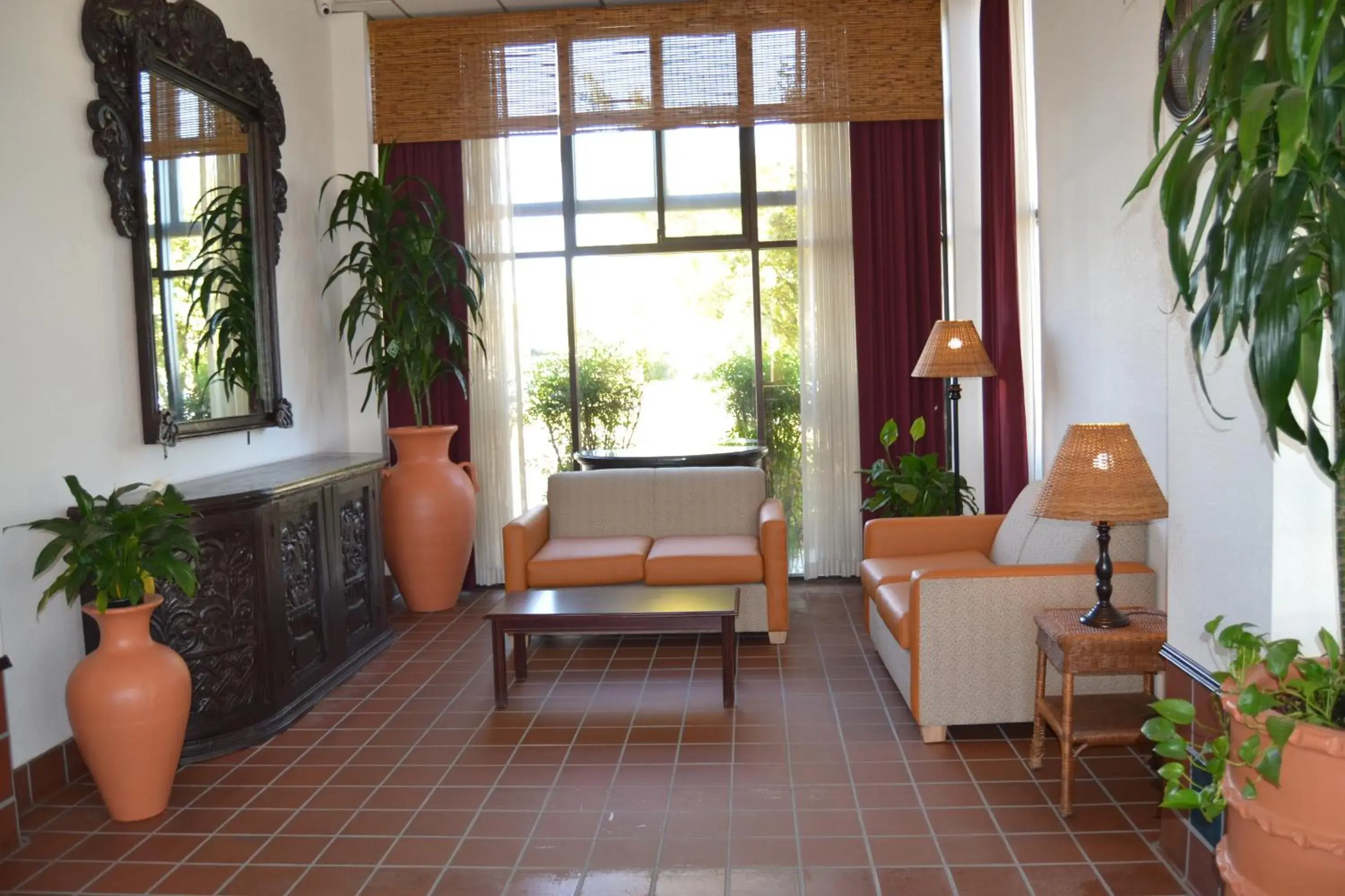 Lobby or reception in Motel 6 Oakdale, Ca Lobby or reception in Motel 6 Oakdale, Ca