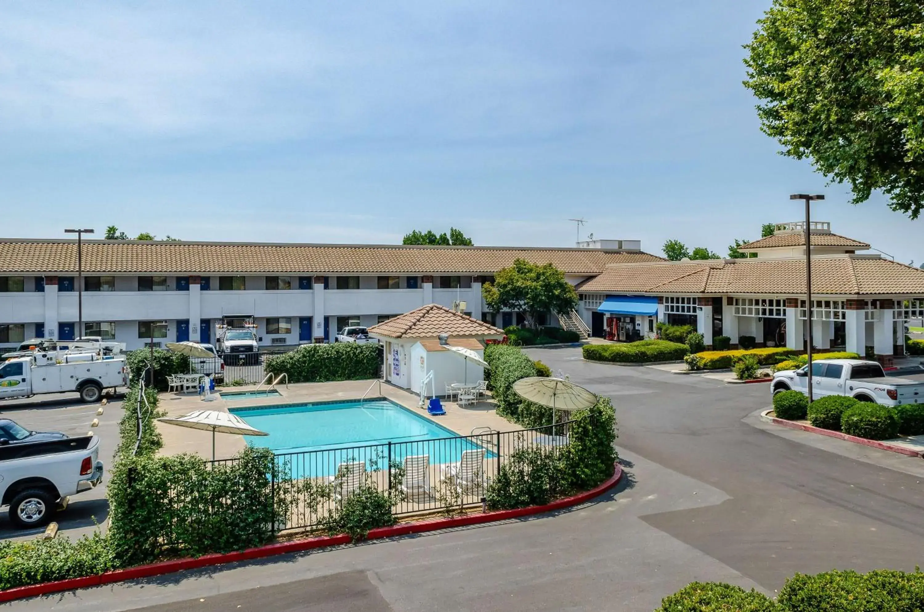 Swimming pool in Motel 6 Oakdale, Ca Swimming pool in Motel 6 Oakdale, Ca