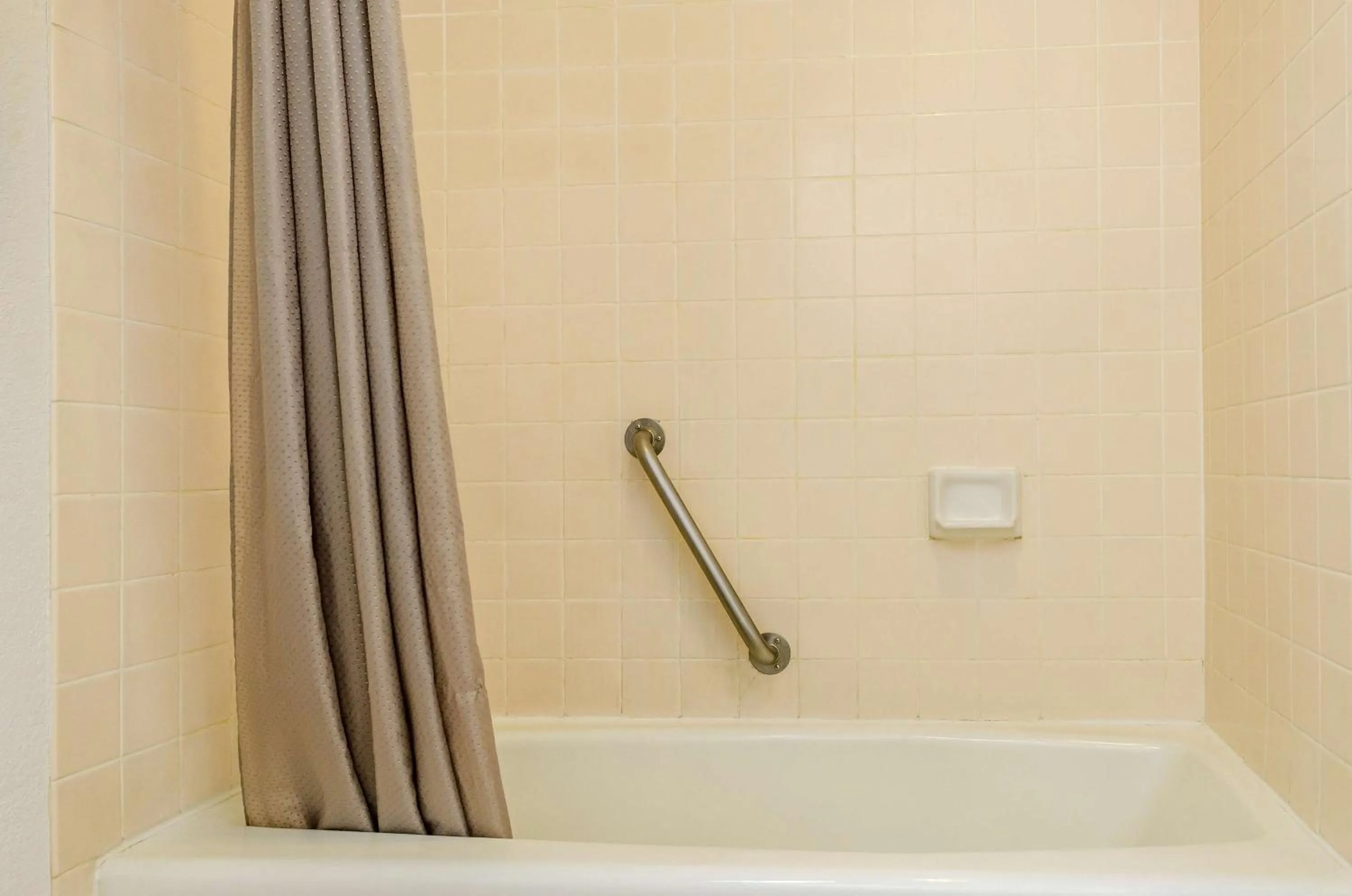 Bathroom in Motel 6 Oakdale, Ca