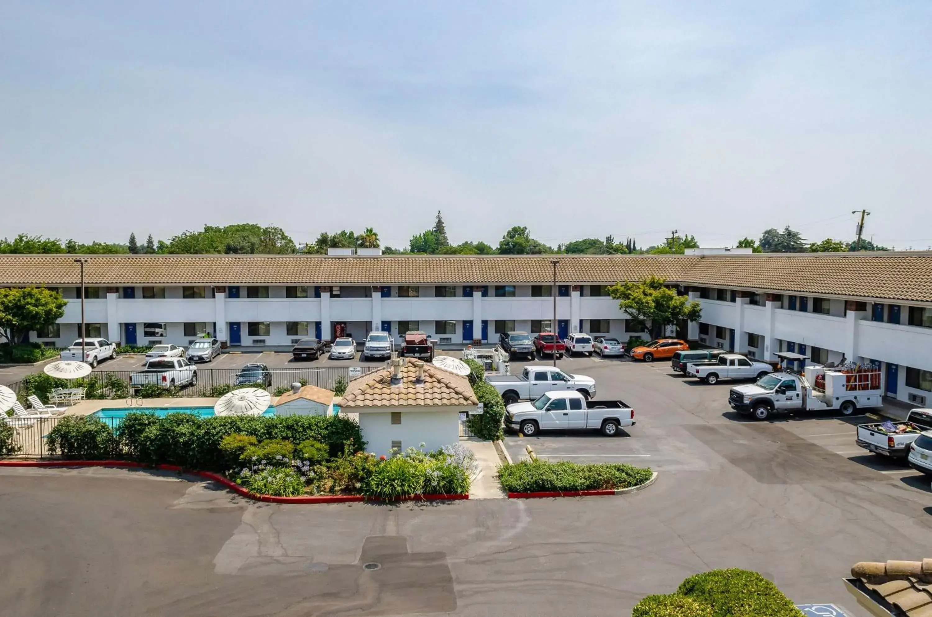 Property building in Motel 6 Oakdale, Ca Property building in Motel 6 Oakdale, Ca