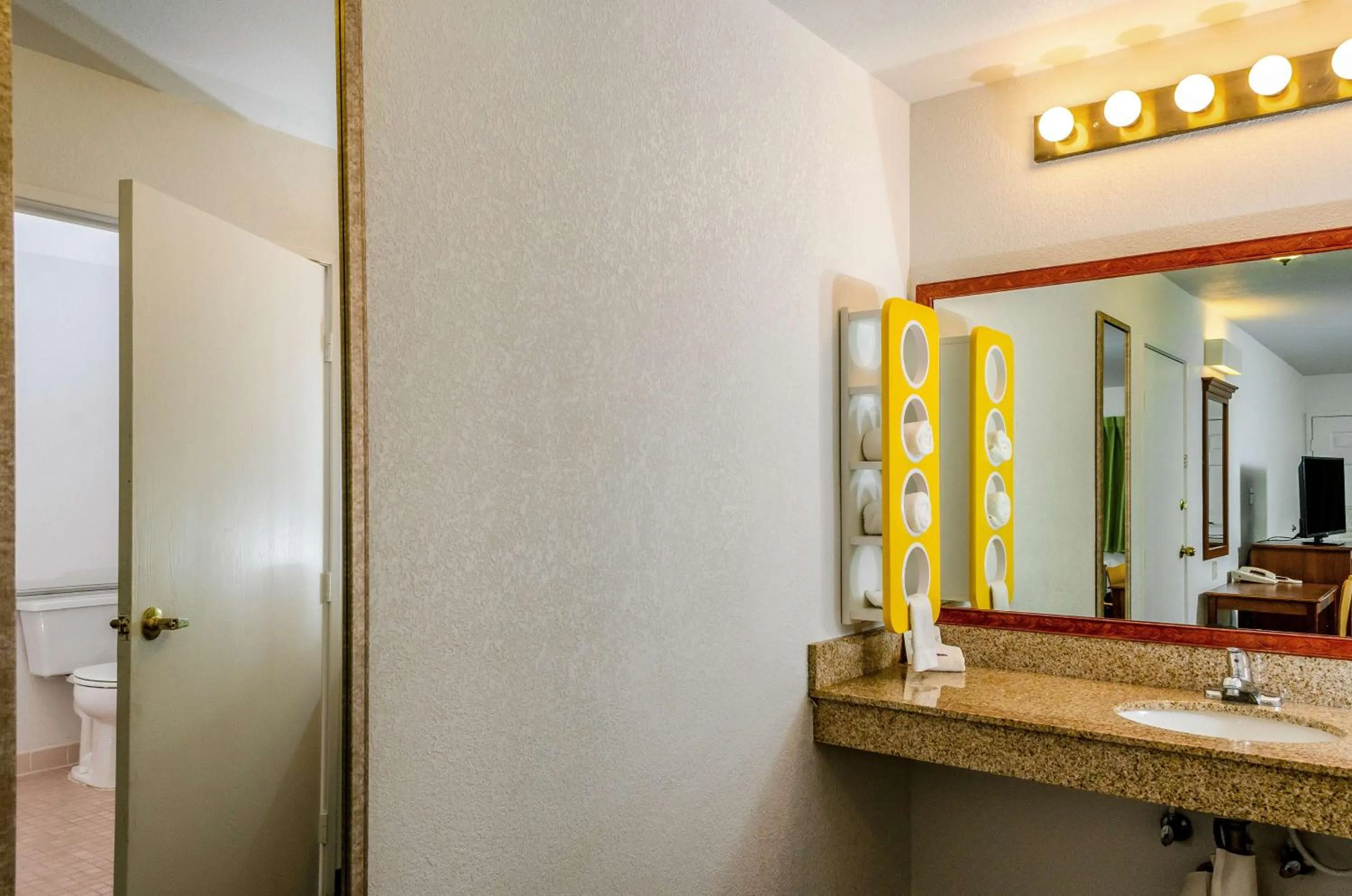 Toilet in Motel 6 Oakdale, Ca