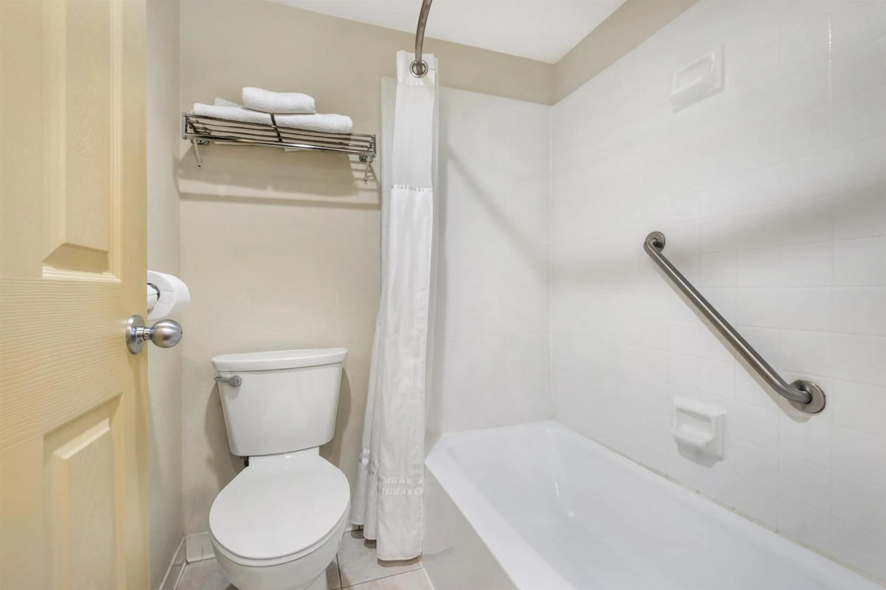 Bathroom in Best Western Winchester Hotel