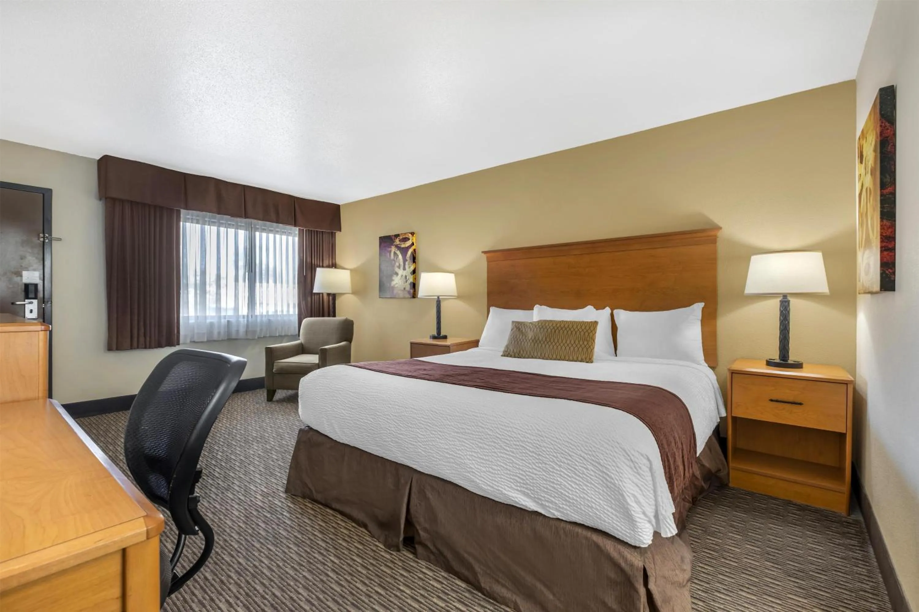 Bedroom, Bed in Best Western Winchester Hotel