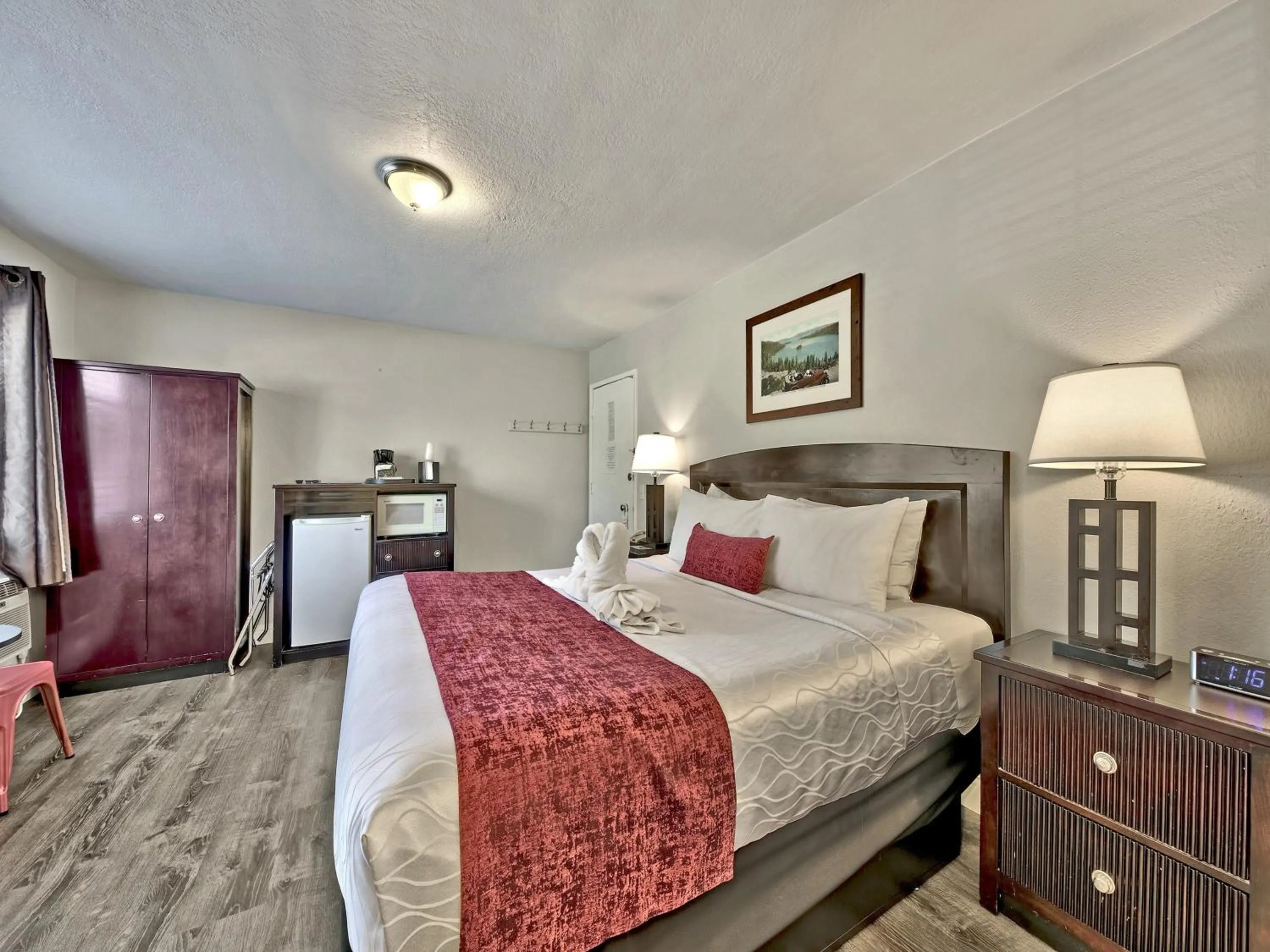 Bed in Heavenly Inn Lake Tahoe