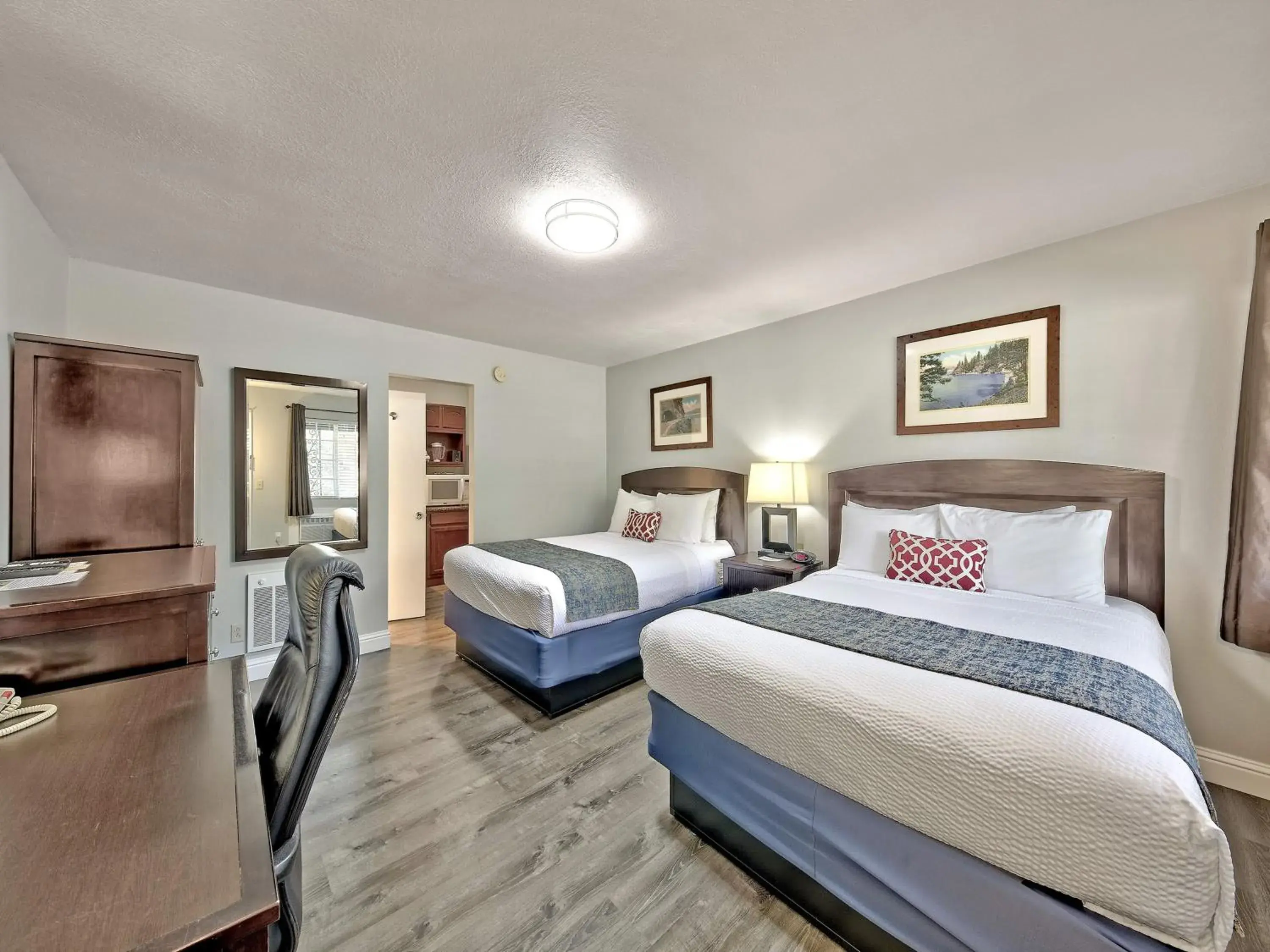 Photo of the whole room, Bed in Heavenly Inn Lake Tahoe Photo of the whole room, Bed in Heavenly Inn Lake Tahoe