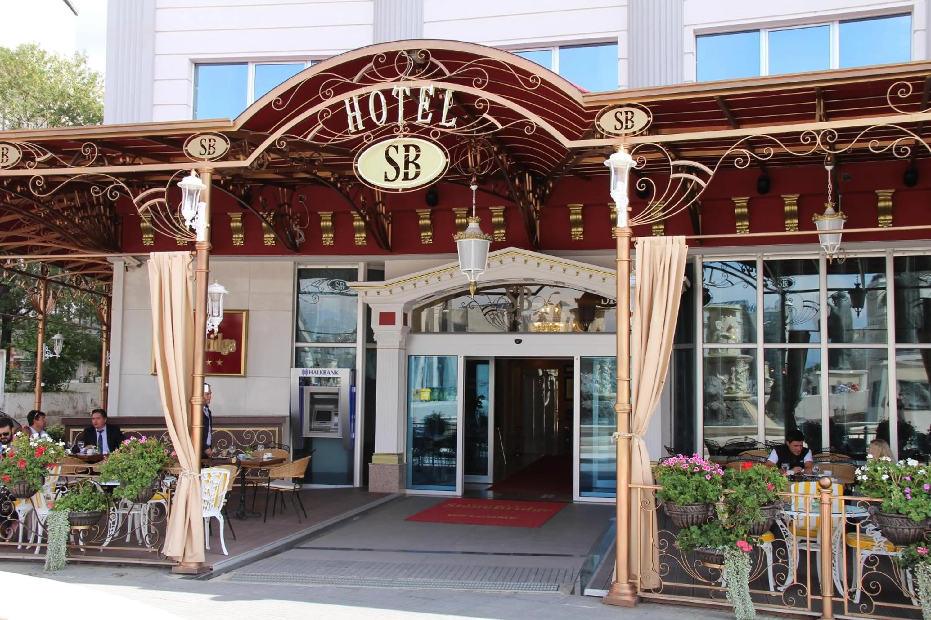 Facade/entrance in Stone Bridge Hotel